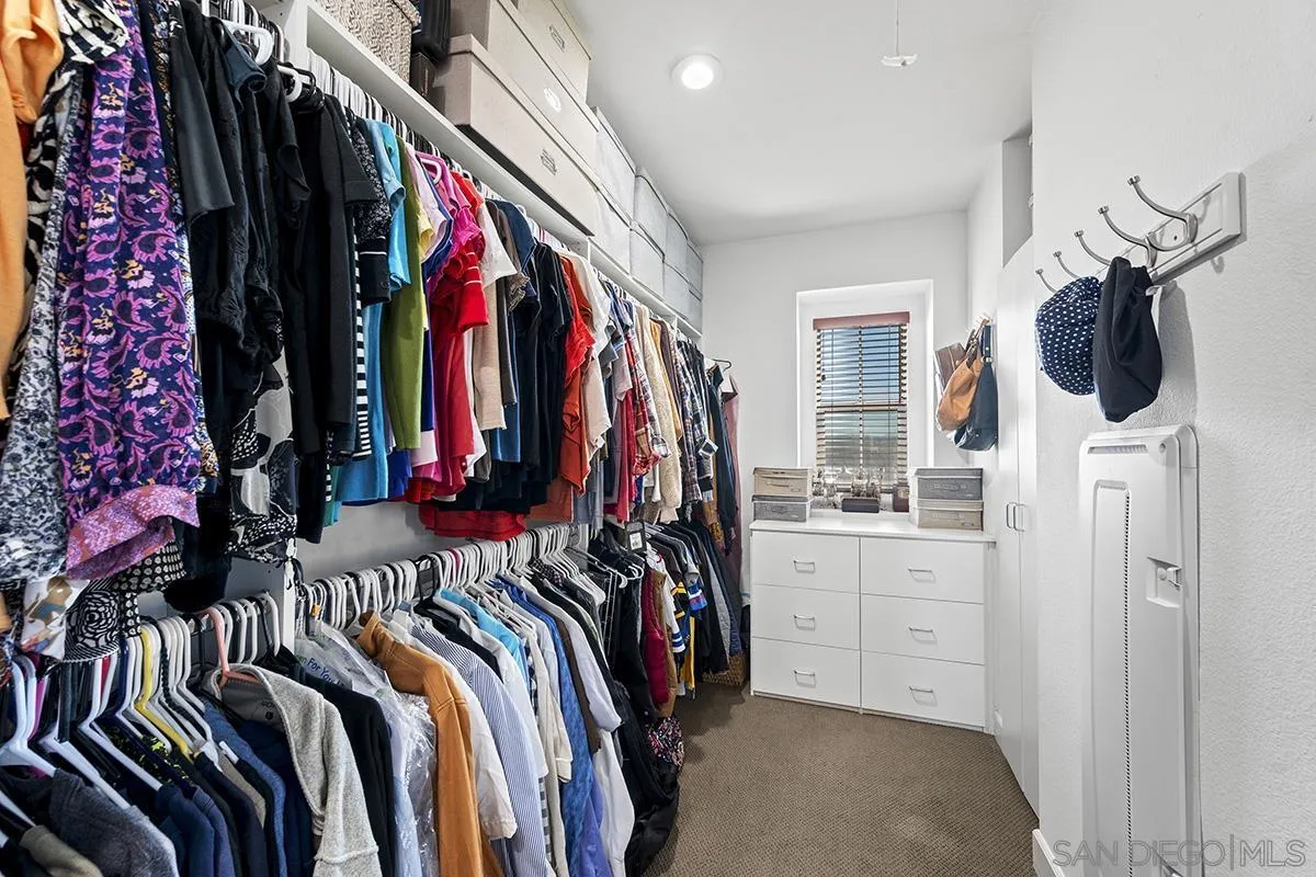 https://cdn.realtyfeed.com/cdn/127/260015091/676c4079c7666837e50baae4396441e1.webp