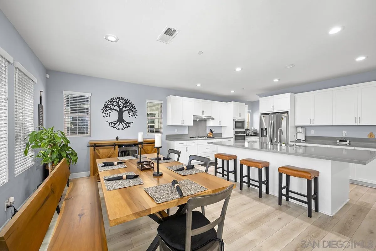 https://cdn.realtyfeed.com/cdn/127/260015091/78f59293097c95a229ed3baea117caf0.webp
