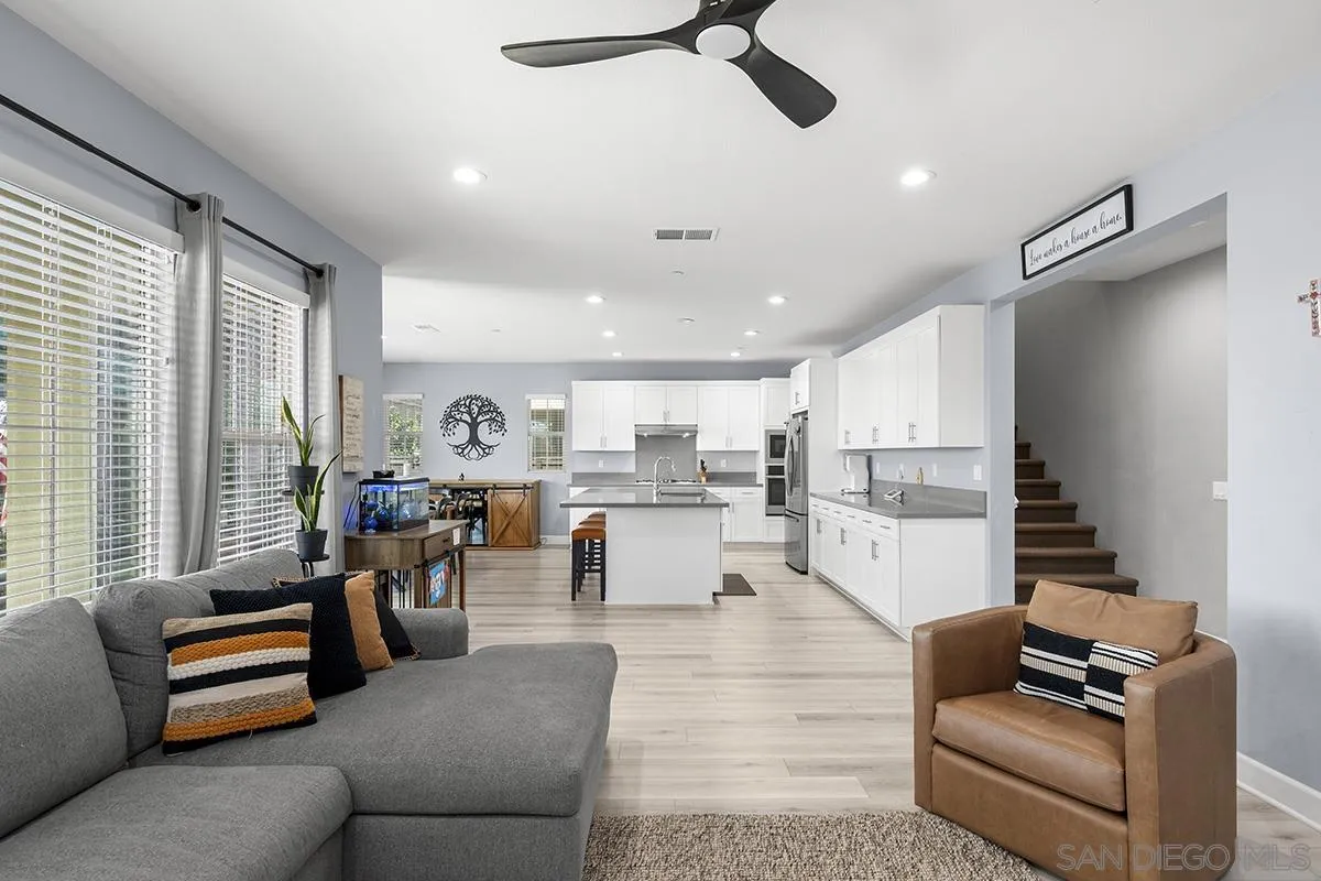 https://cdn.realtyfeed.com/cdn/127/260015091/bfc337a5202f47330f7f1e96e319cd81.webp