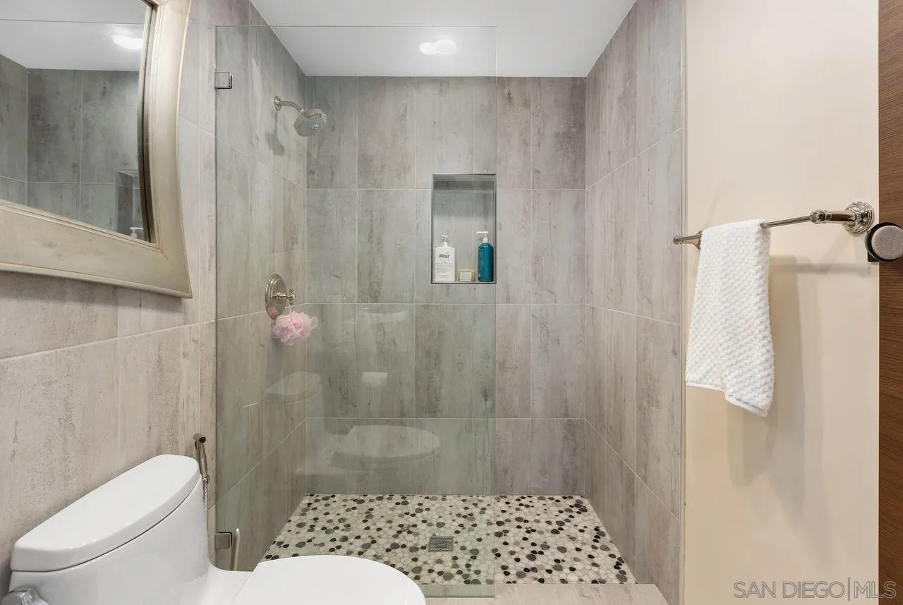 https://cdn.realtyfeed.com/cdn/127/260015093/630387fdfff941a8bd8daaf955c76759.webp