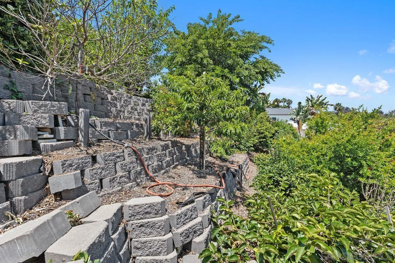 https://cdn.realtyfeed.com/cdn/127/260015093/762c98fef1efc3a60aa44bdd56df1970.webp