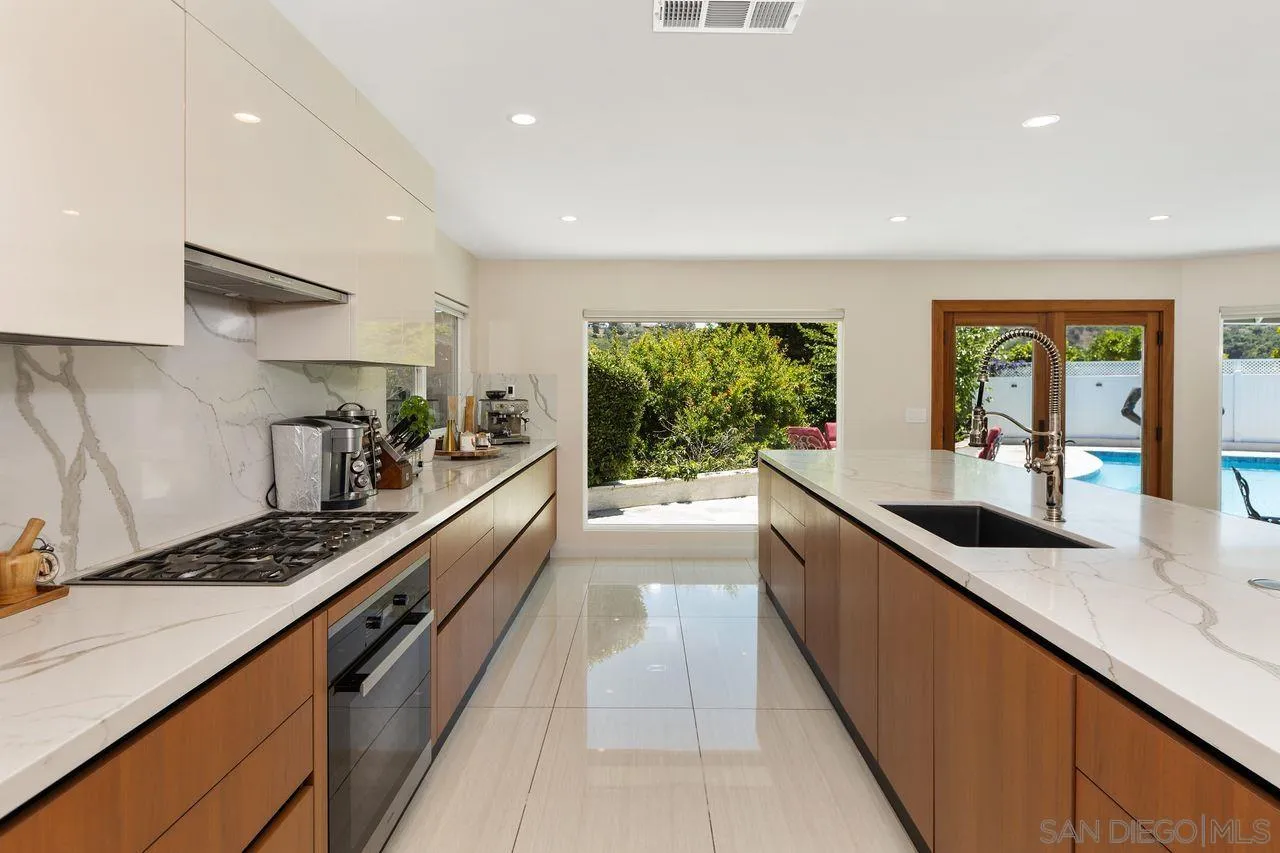 https://cdn.realtyfeed.com/cdn/127/260015093/841055f6f29c95cbe98aa7f95193c31d.webp