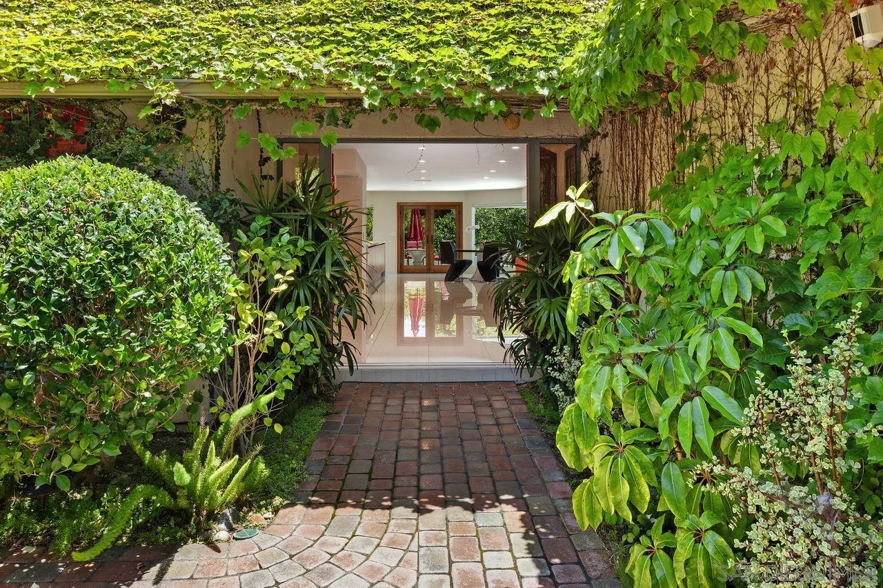 https://cdn.realtyfeed.com/cdn/127/260015093/cf44544a1ebf833b972d1e975632b56b.webp