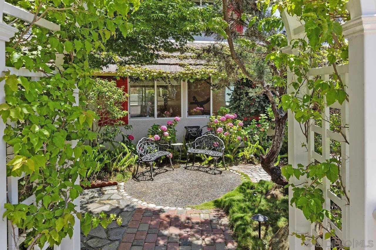 https://cdn.realtyfeed.com/cdn/127/260015093/d1f8b6f5a79d9a888555ae059fb60c29.webp