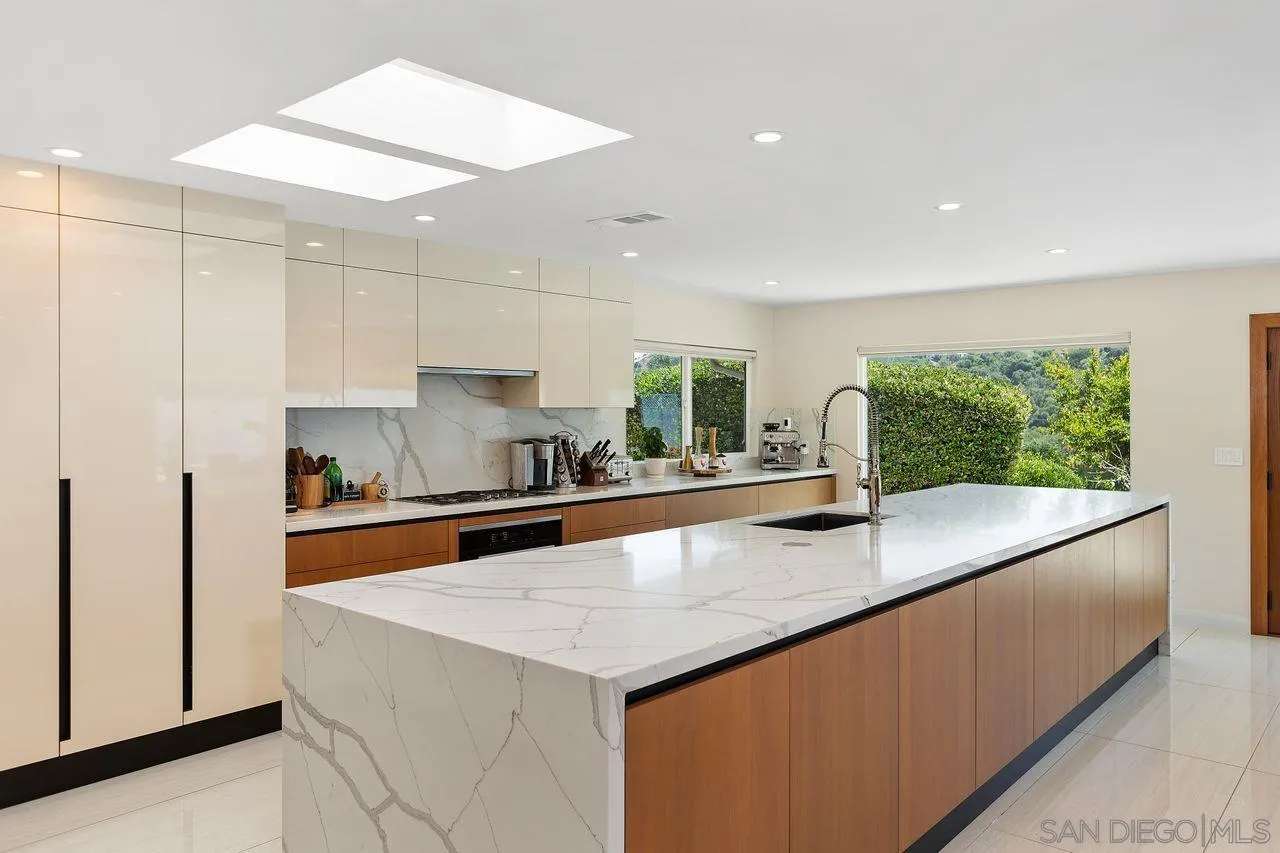 https://cdn.realtyfeed.com/cdn/127/260015093/d926ca72a6476354eedf79780630ce1b.webp
