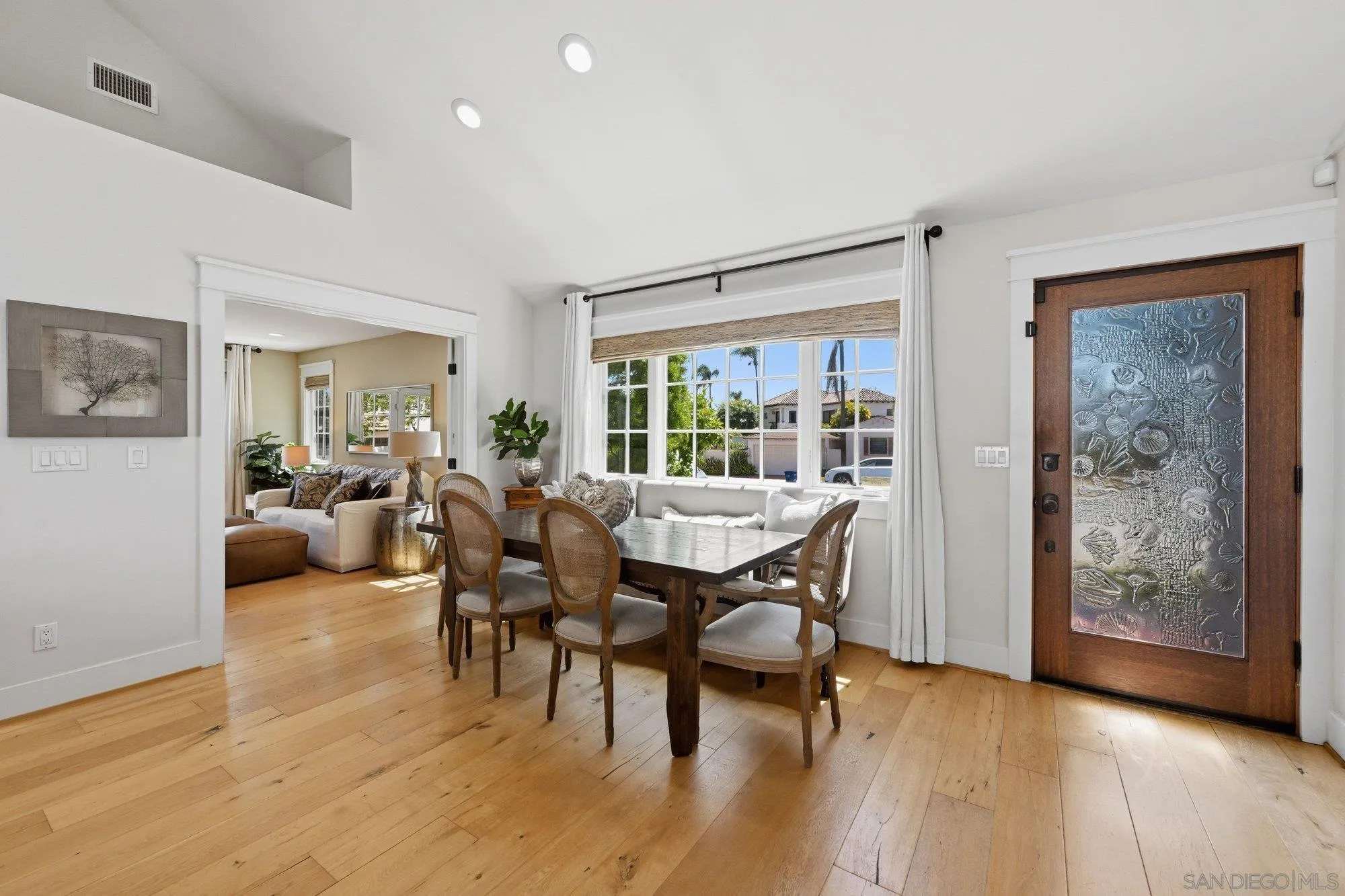 https://cdn.realtyfeed.com/cdn/127/260015098/26e019f7942f839df37393c438bbb3ce.webp