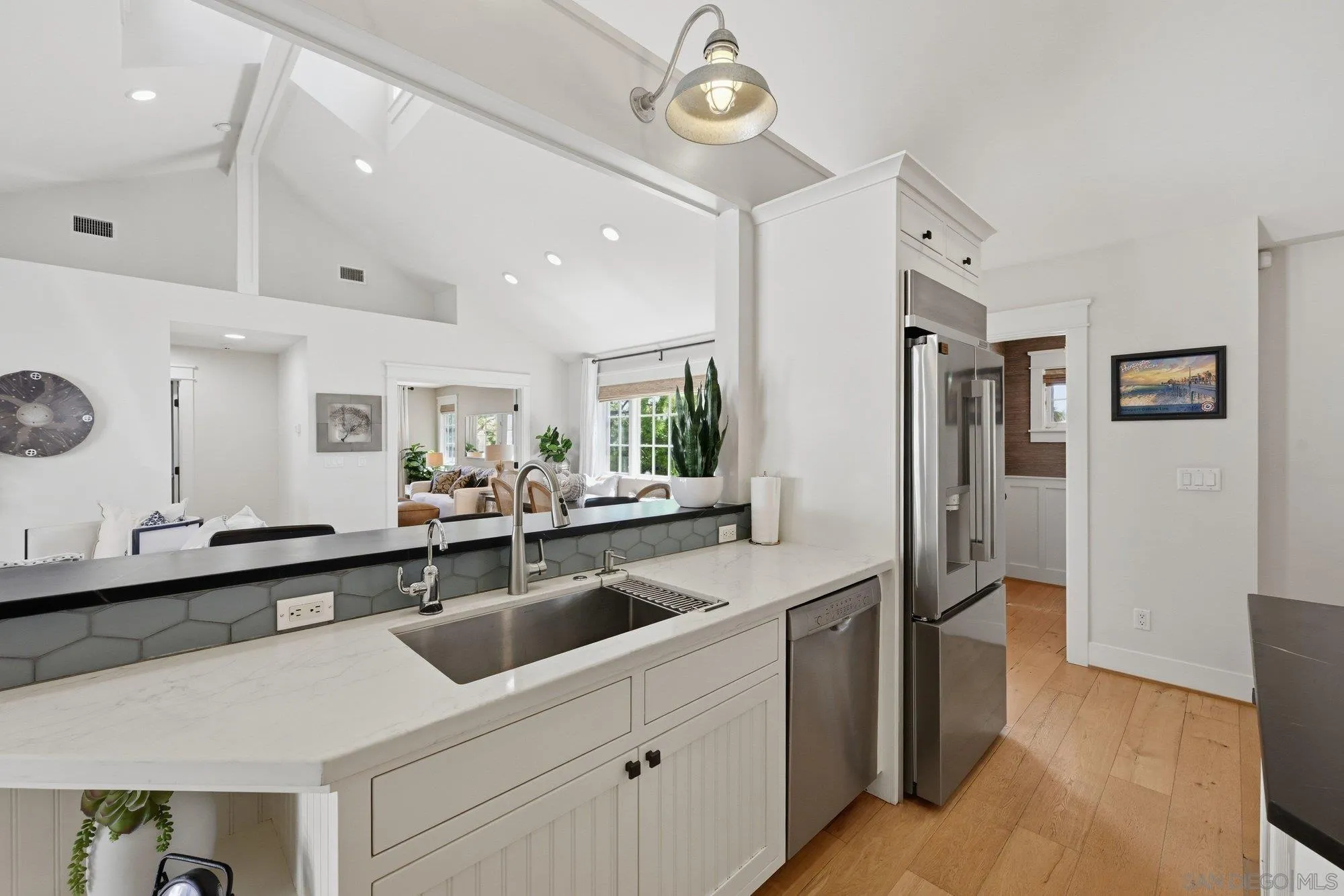 https://cdn.realtyfeed.com/cdn/127/260015098/7030754574d10e7ecbd578e983fa370b.webp