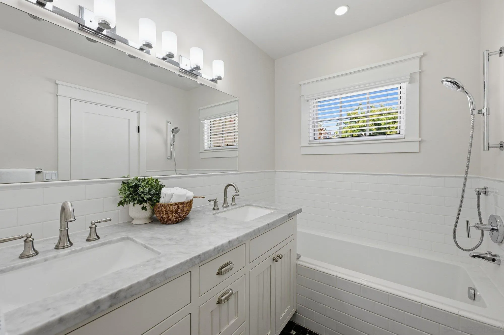 https://cdn.realtyfeed.com/cdn/127/260015098/aa045377c55758aebcc0d6aebc01dd2c.webp