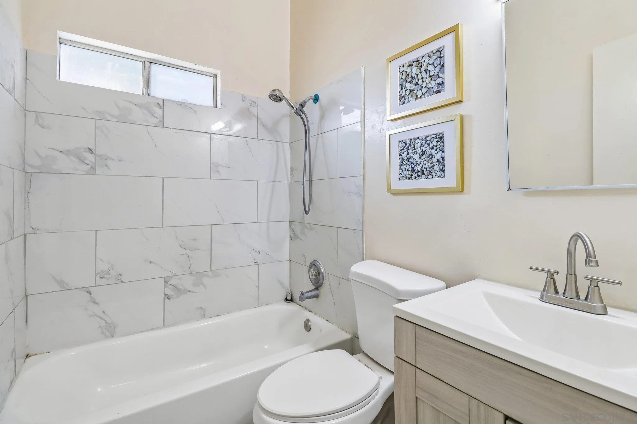 https://cdn.realtyfeed.com/cdn/127/260015099/784a3a26241b90efe9f747c36c666956.webp