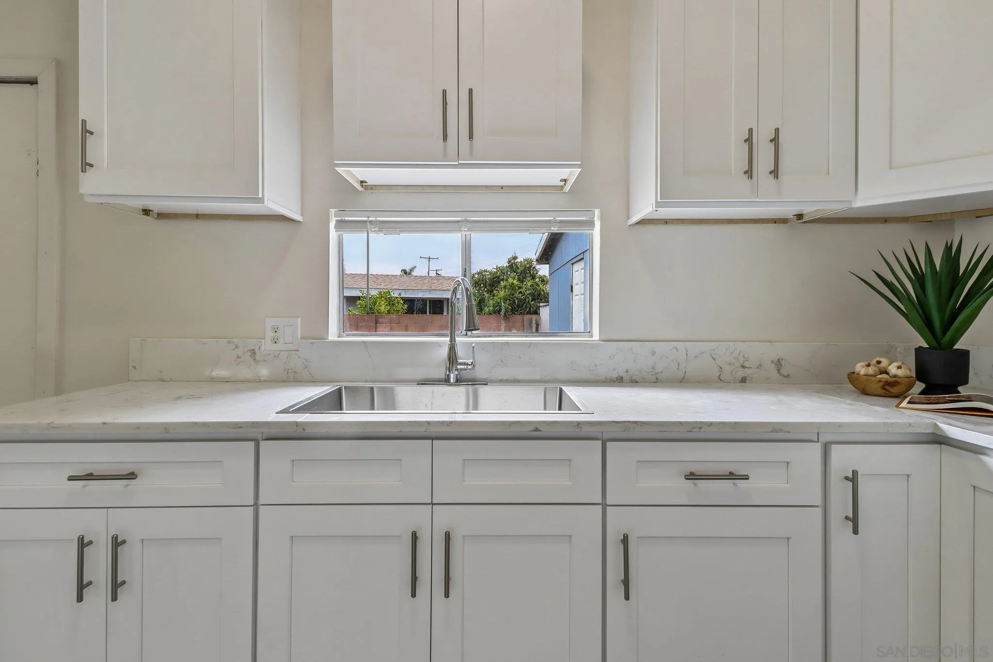 https://cdn.realtyfeed.com/cdn/127/260015099/888b4370aa3845700d7a3999d0276604.webp