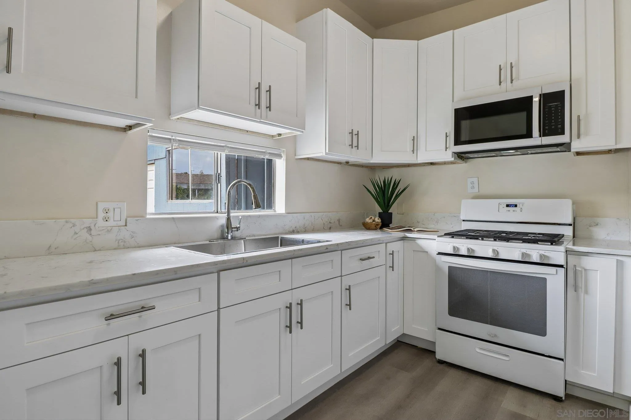 https://cdn.realtyfeed.com/cdn/127/260015099/b1bc0f5bebd974443def96943f596f92.webp