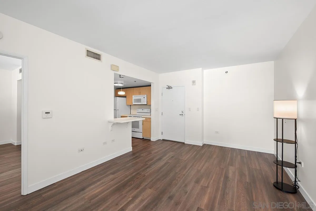 Photo #8: 260015101 Listing: Photo #8