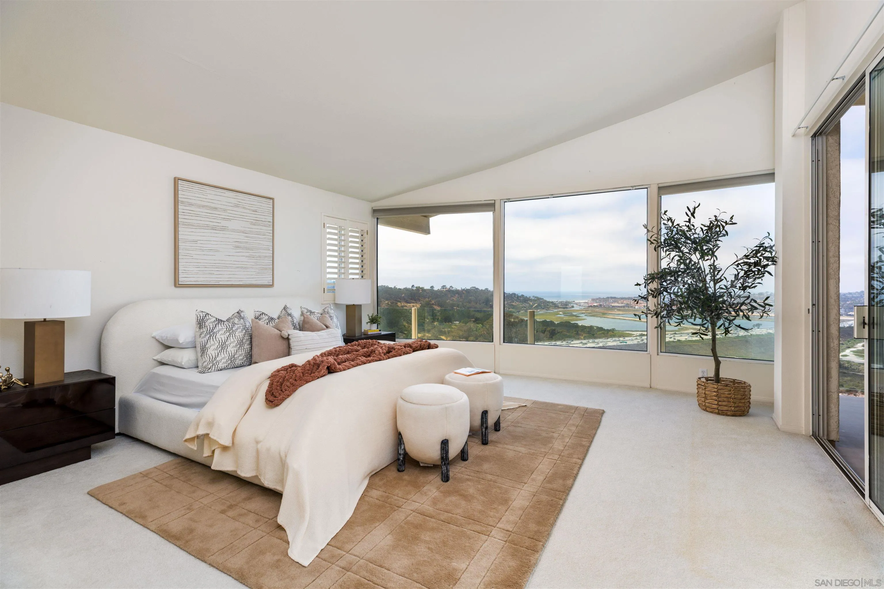 https://cdn.realtyfeed.com/cdn/127/260015103/7ca27b5acc4d53606ce510b89295c0a1.webp