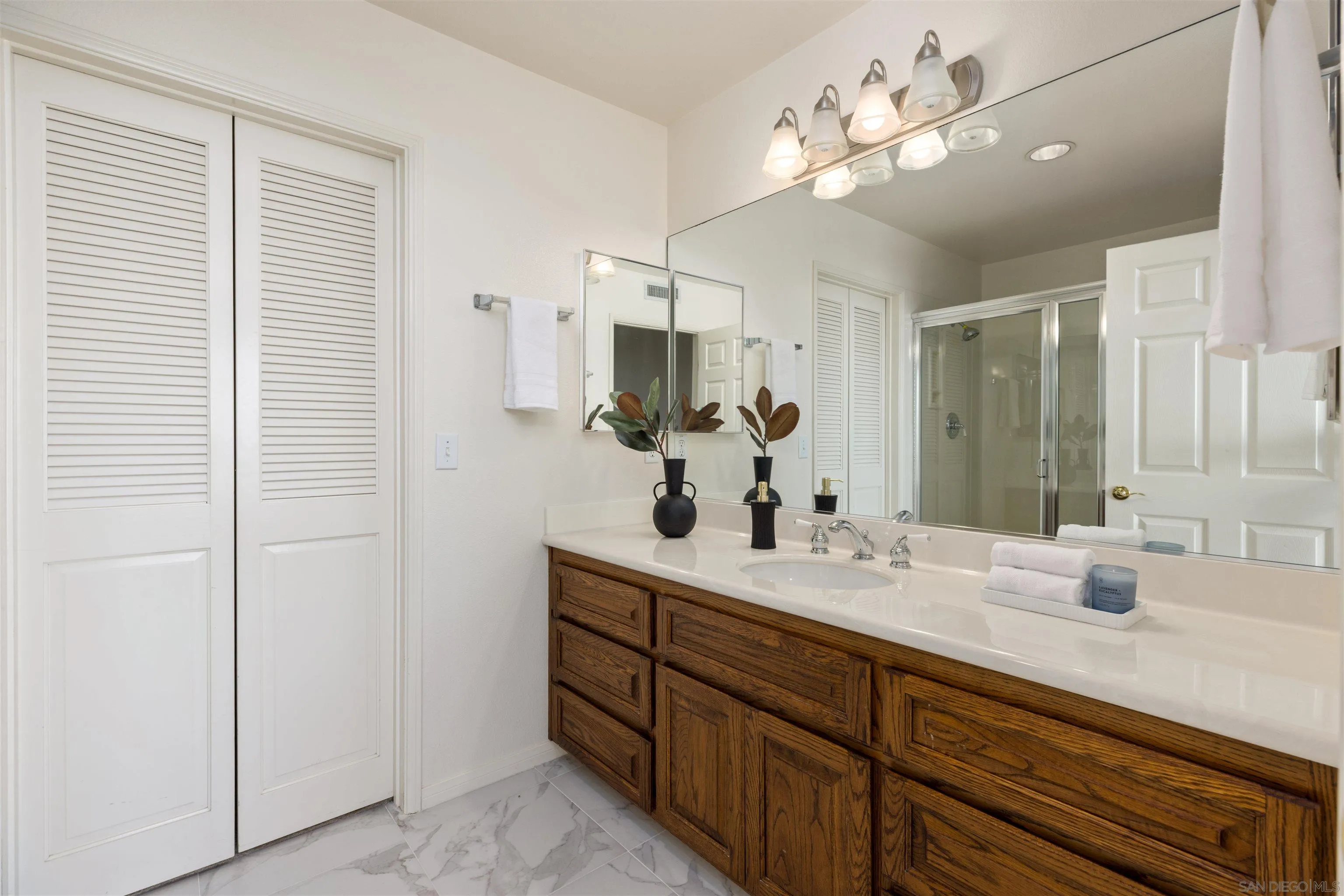 https://cdn.realtyfeed.com/cdn/127/260015103/841b57e96b9618e370e123c8c0d23b33.webp