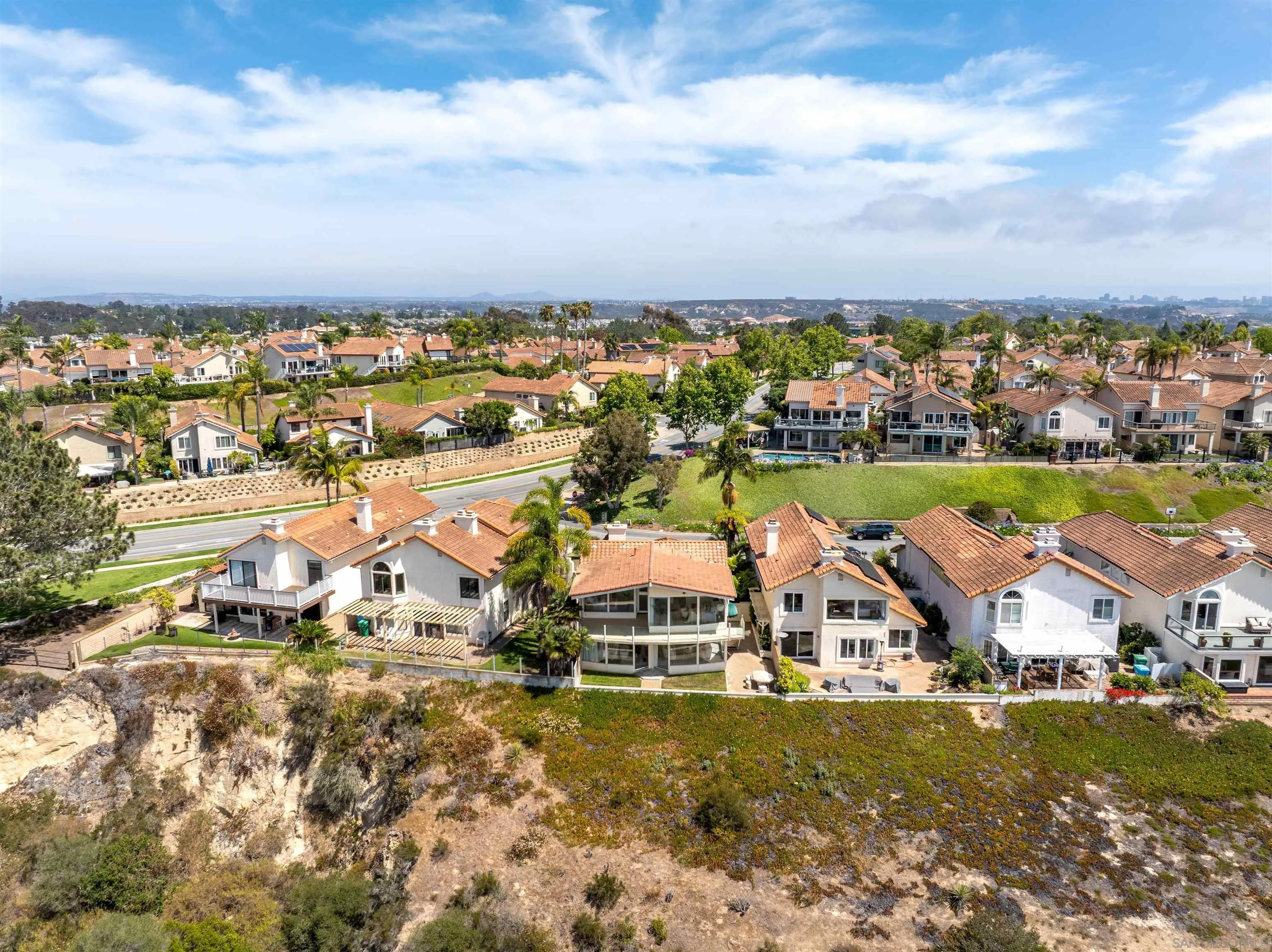 https://cdn.realtyfeed.com/cdn/127/260015103/99e9f4c1349f34014b5a8881abc44d79.webp