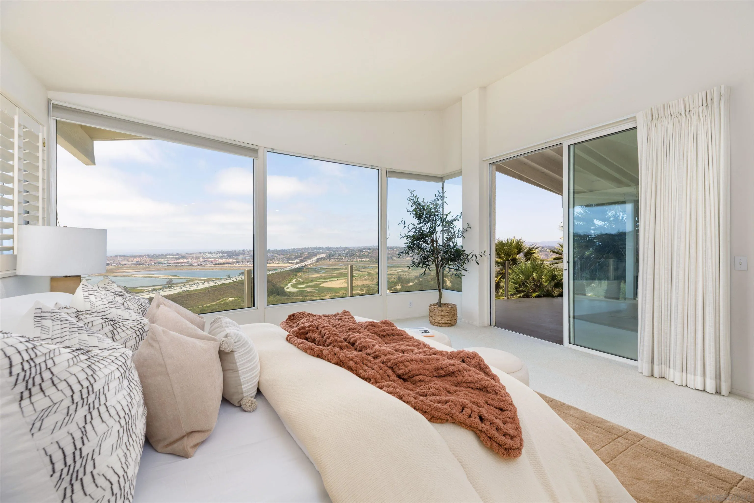 https://cdn.realtyfeed.com/cdn/127/260015103/d8b48dbe7ecc6341af20fa435a2708f9.webp
