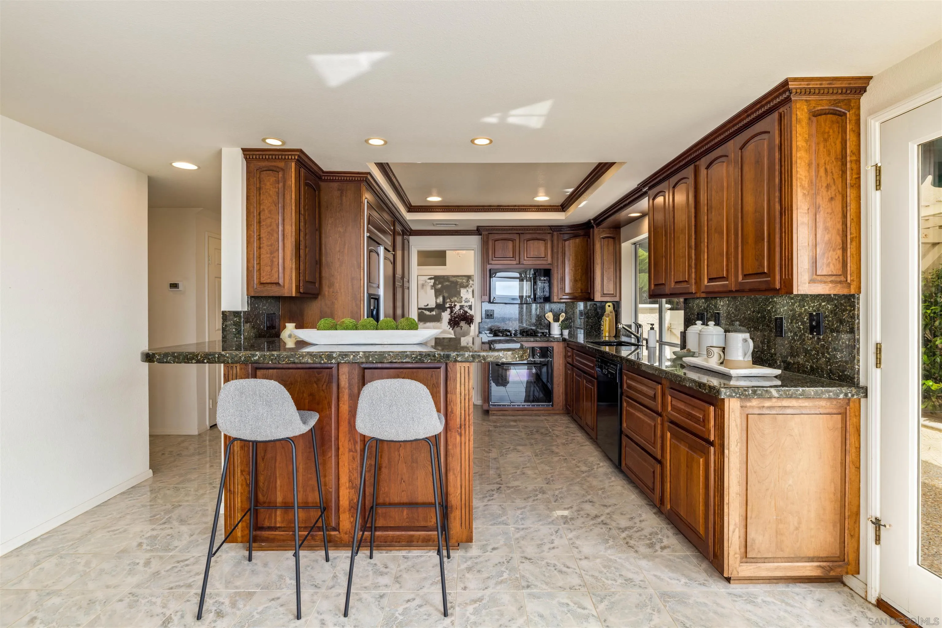 https://cdn.realtyfeed.com/cdn/127/260015103/dbd55b01e67781bdd1d4f13601fe0d73.webp