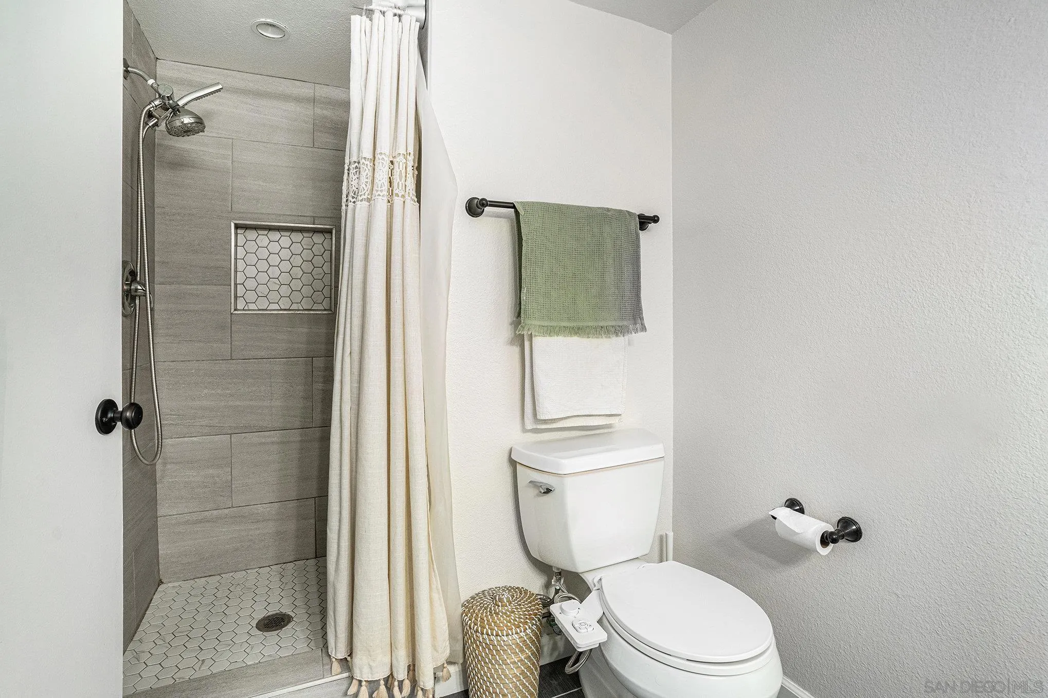 Photo #11: 260015107 Listing: Photo #11