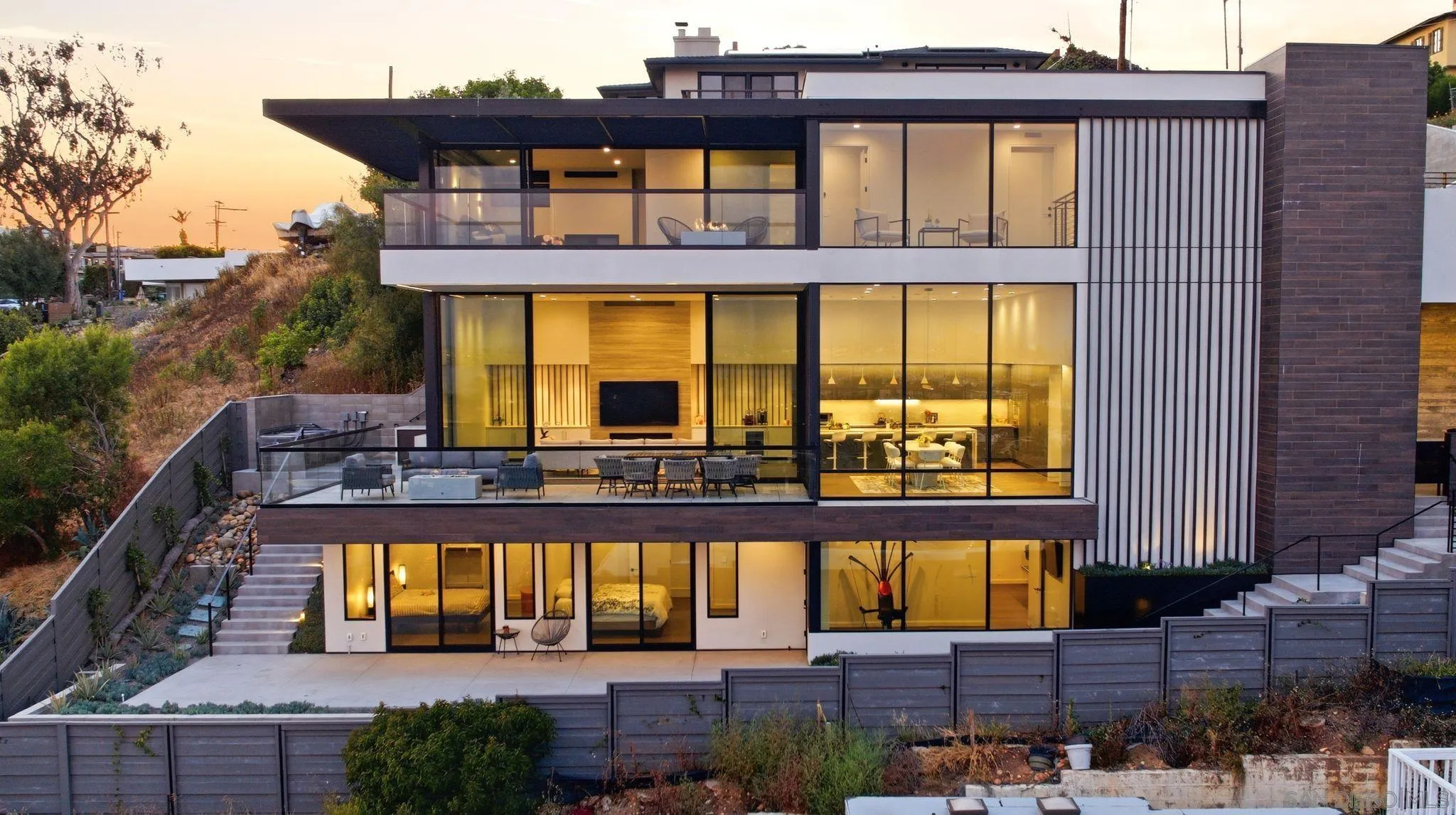 https://cdn.realtyfeed.com/cdn/127/260015108/003215867c5bec52ebb9e1abfdd939f5.webp