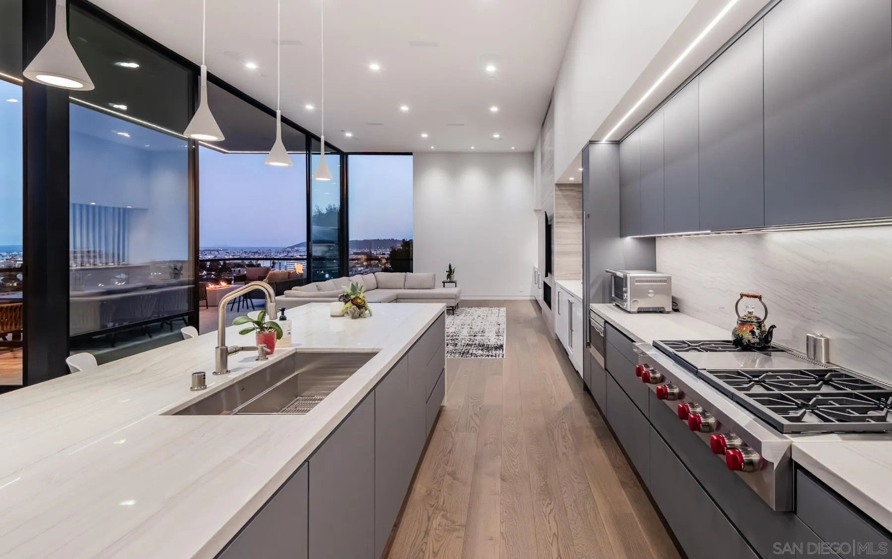https://cdn.realtyfeed.com/cdn/127/260015108/2c229541bd8c5c643535151dc9c90887.webp