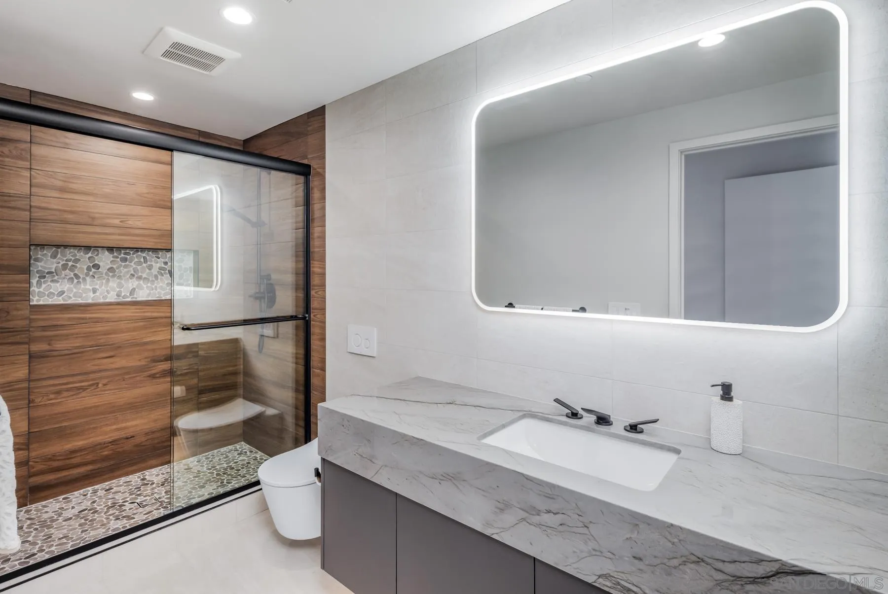 https://cdn.realtyfeed.com/cdn/127/260015108/5476588c8e222e33d9874424d4073136.webp