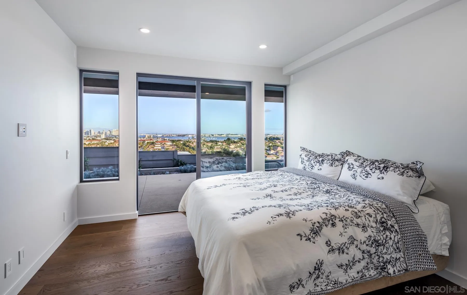 https://cdn.realtyfeed.com/cdn/127/260015108/78f87ba4139a1c376454c92bb0107f13.webp