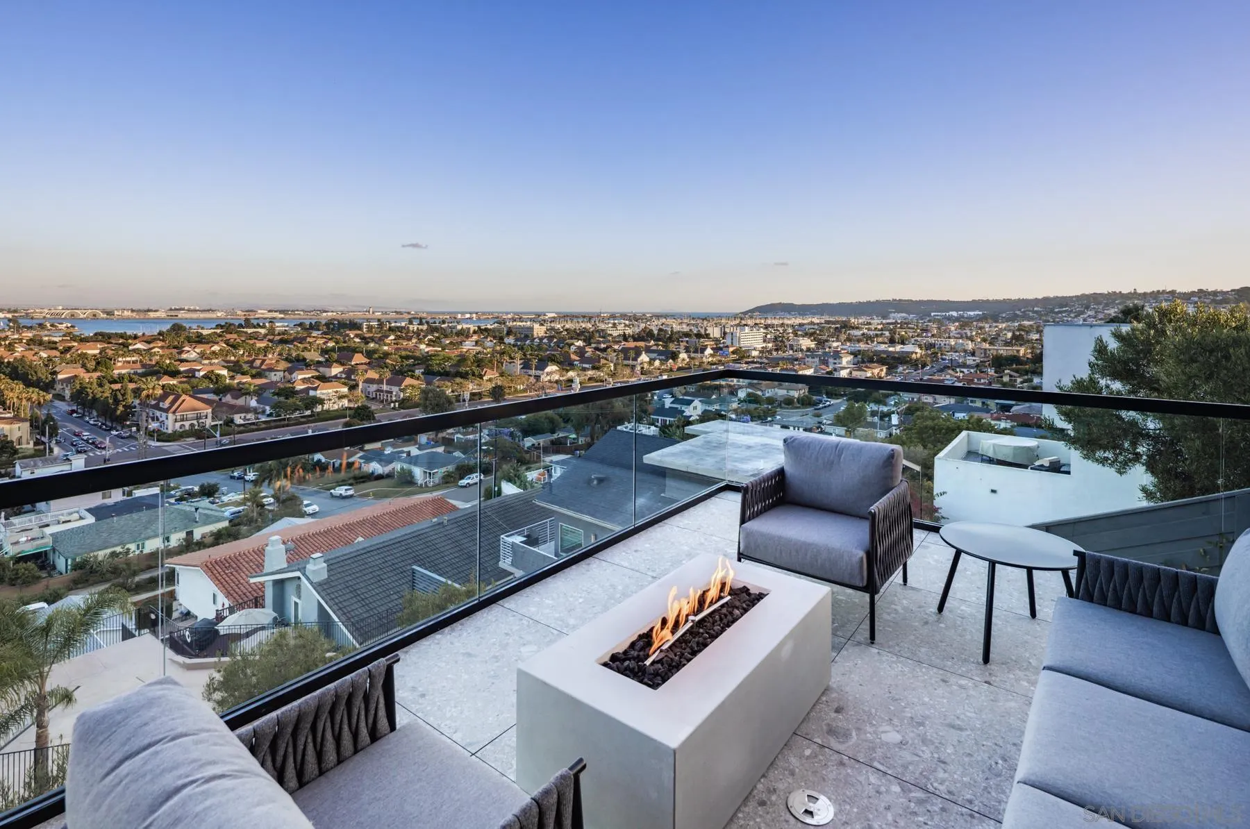https://cdn.realtyfeed.com/cdn/127/260015108/ae26ba768b527de0cae33ebbf9d8a85f.webp