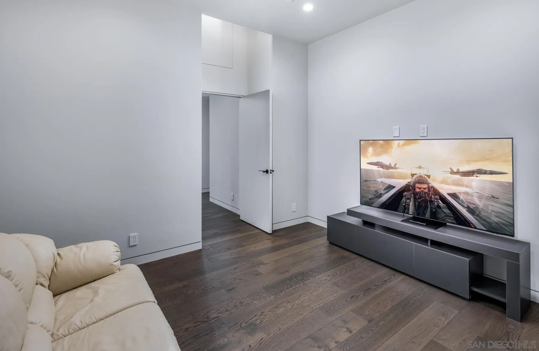 https://cdn.realtyfeed.com/cdn/127/260015108/e71acb401ee304e1ec6f69cdff31669c.webp
