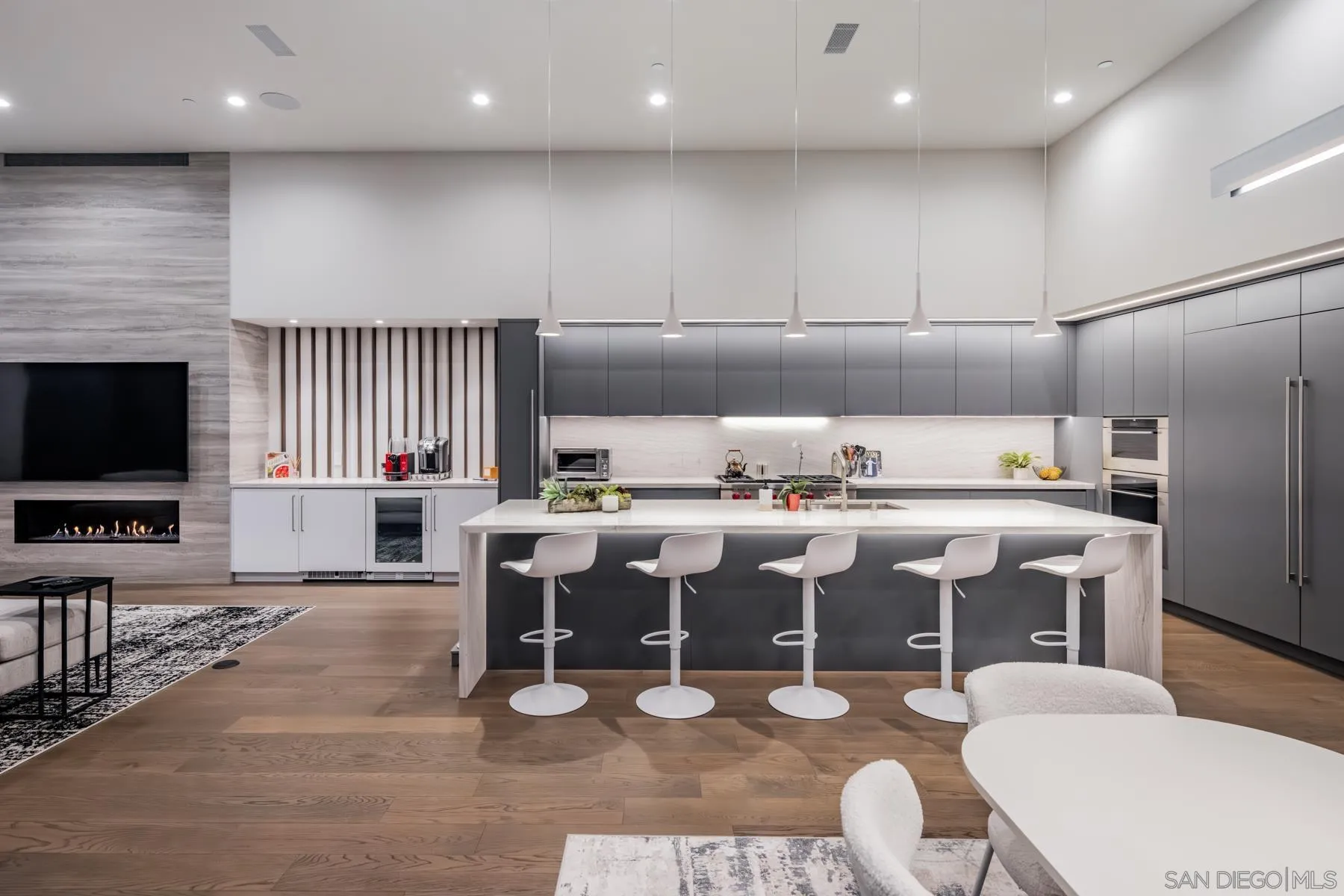 https://cdn.realtyfeed.com/cdn/127/260015108/f8df976b2b9018a97baeb34289592aa0.webp