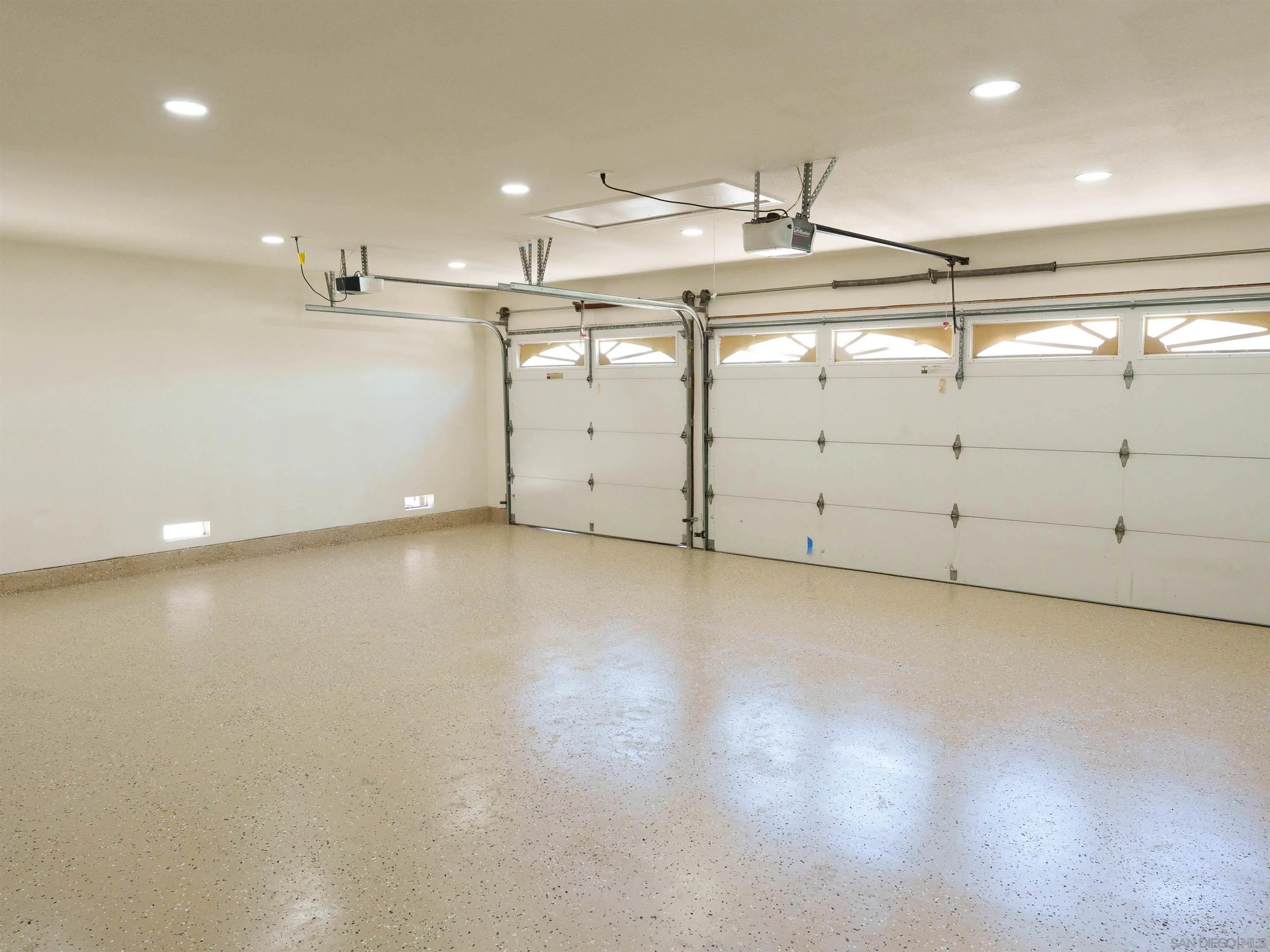 https://cdn.realtyfeed.com/cdn/127/260015109/1d93d4467e00de52834cb54d93c781a6.webp