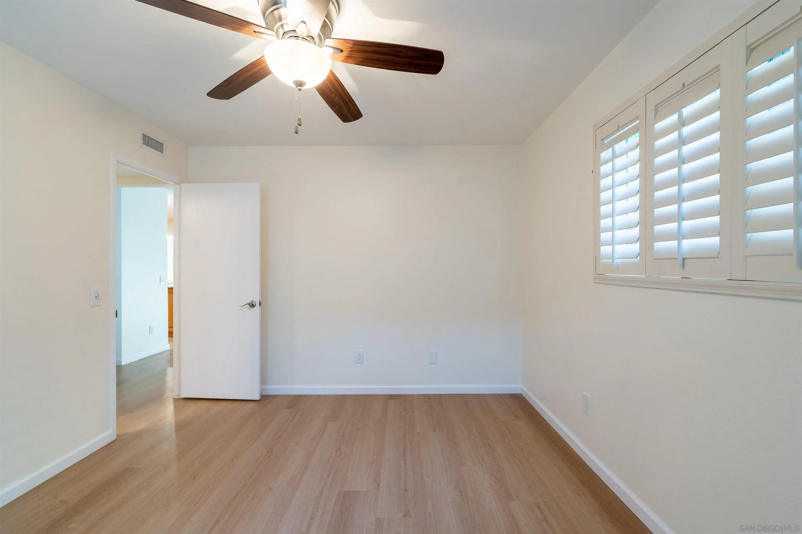 https://cdn.realtyfeed.com/cdn/127/260015109/1faef59c5300ee7dcd9dcbc18422a65c.webp