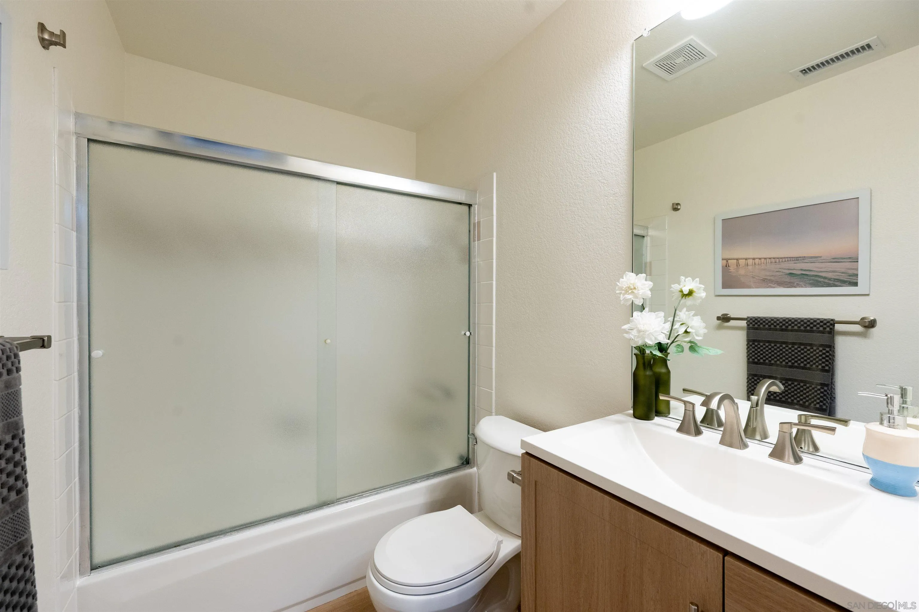 https://cdn.realtyfeed.com/cdn/127/260015109/2458fd9abee2c8c3a5379737411d355d.webp