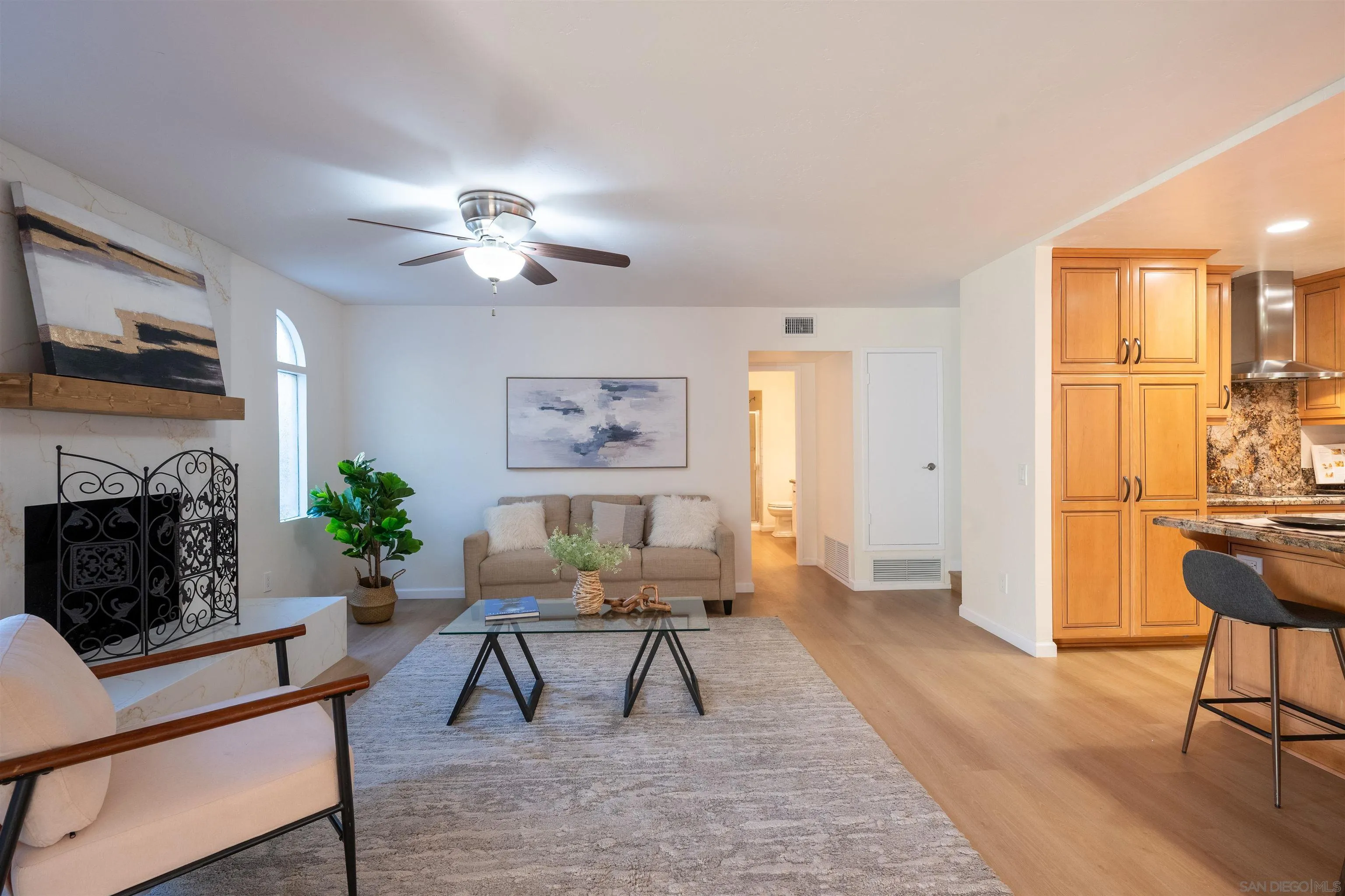 https://cdn.realtyfeed.com/cdn/127/260015109/2d5577f50734c377bee6fac95774251a.webp