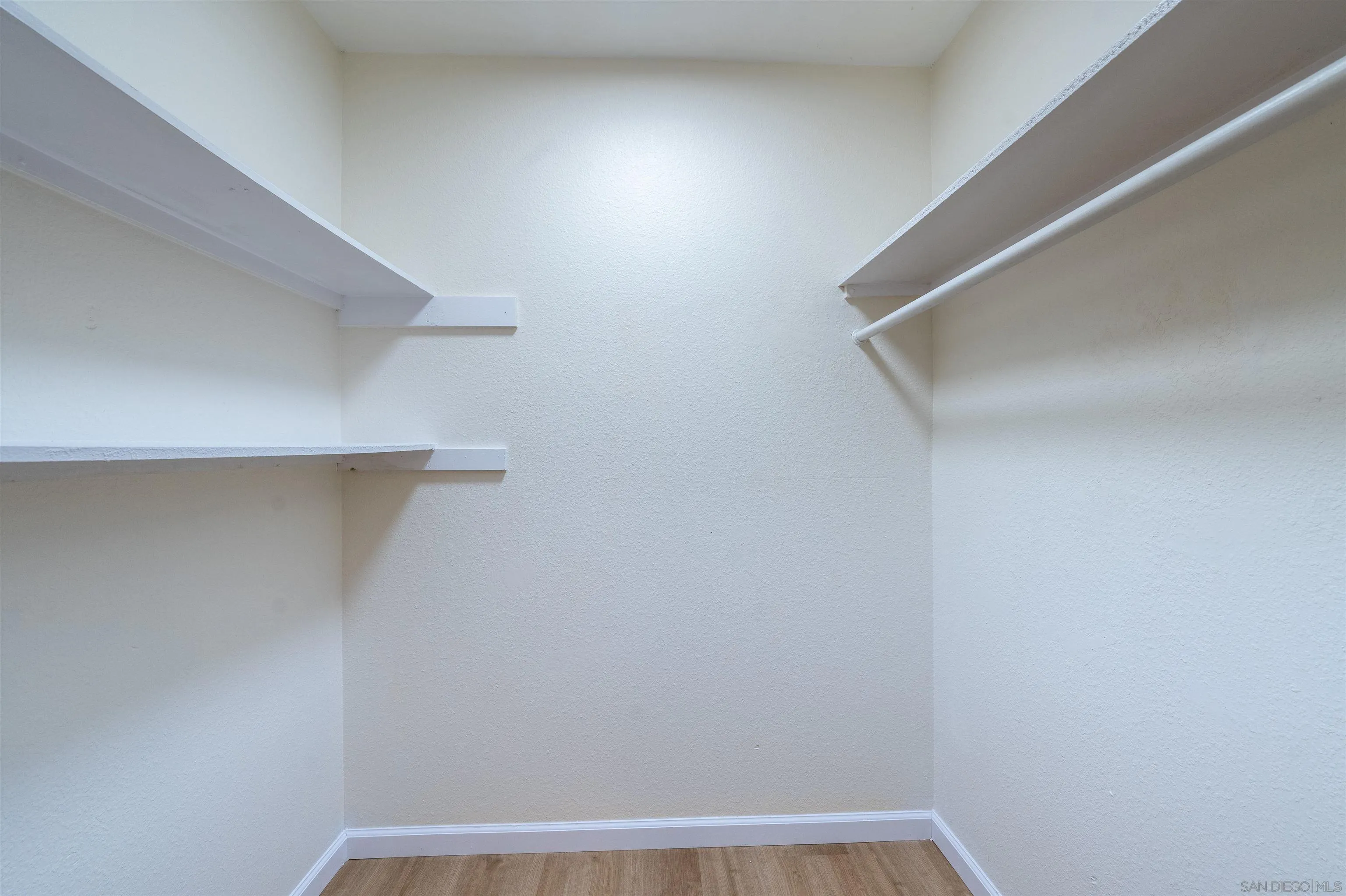 https://cdn.realtyfeed.com/cdn/127/260015109/3a0e8f48ff6243bc30936d01d719ea99.webp
