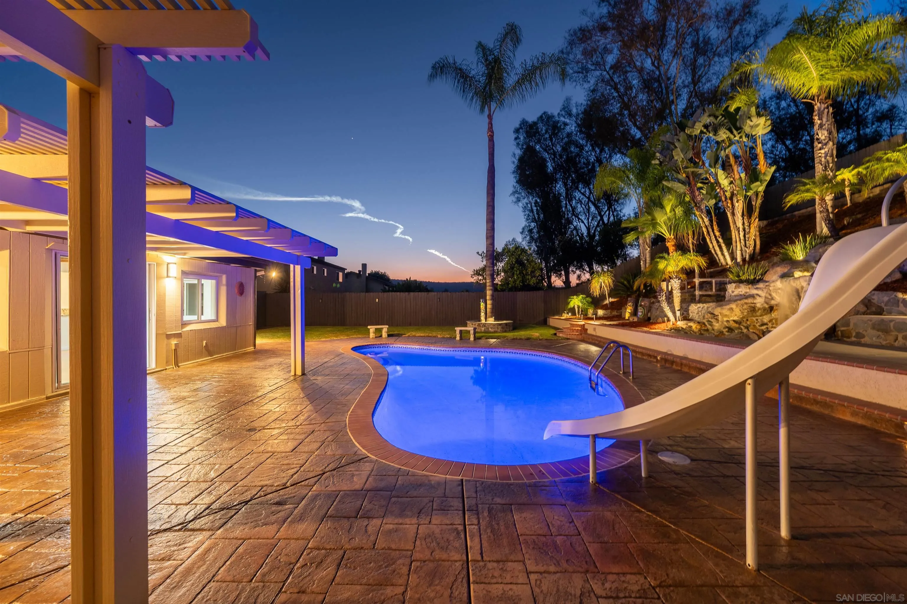 https://cdn.realtyfeed.com/cdn/127/260015109/4338851640bb6146b64755b980ddbf35.webp