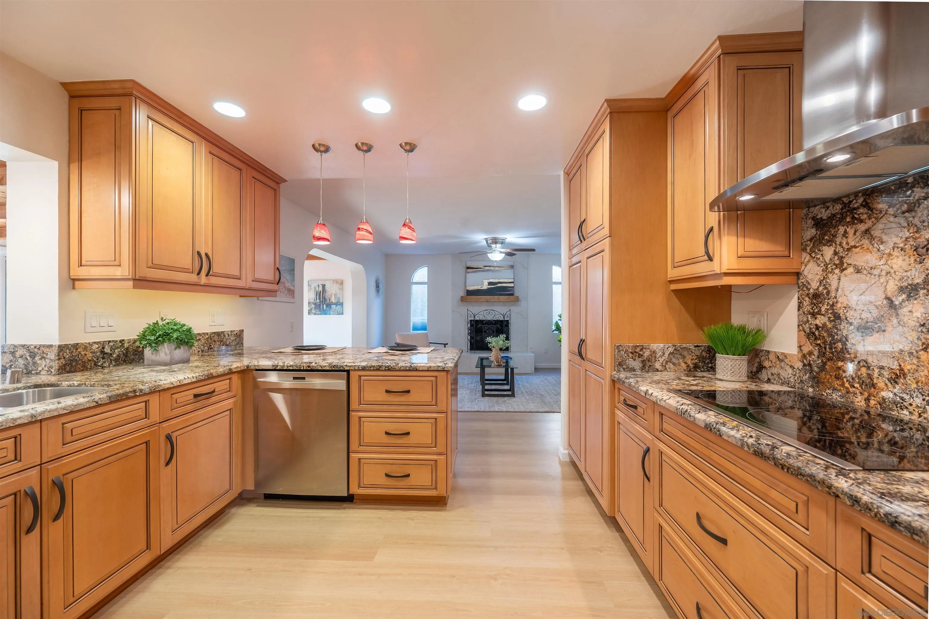 https://cdn.realtyfeed.com/cdn/127/260015109/5fa0d7114959fb06da90703232f36314.webp