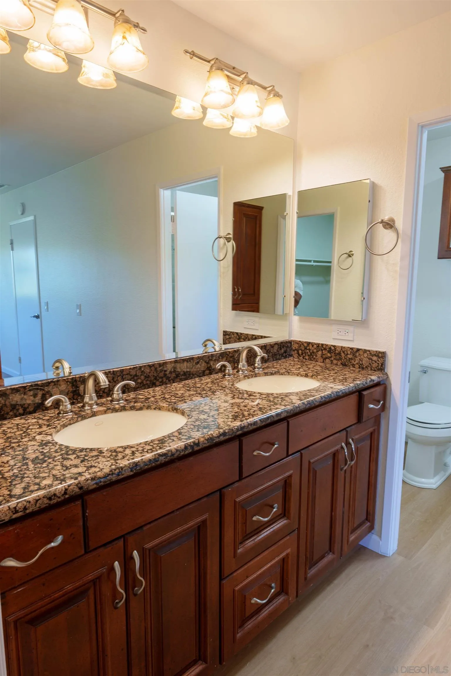 https://cdn.realtyfeed.com/cdn/127/260015109/62a17cfbb1c8d0f4925342c671c6e85a.webp