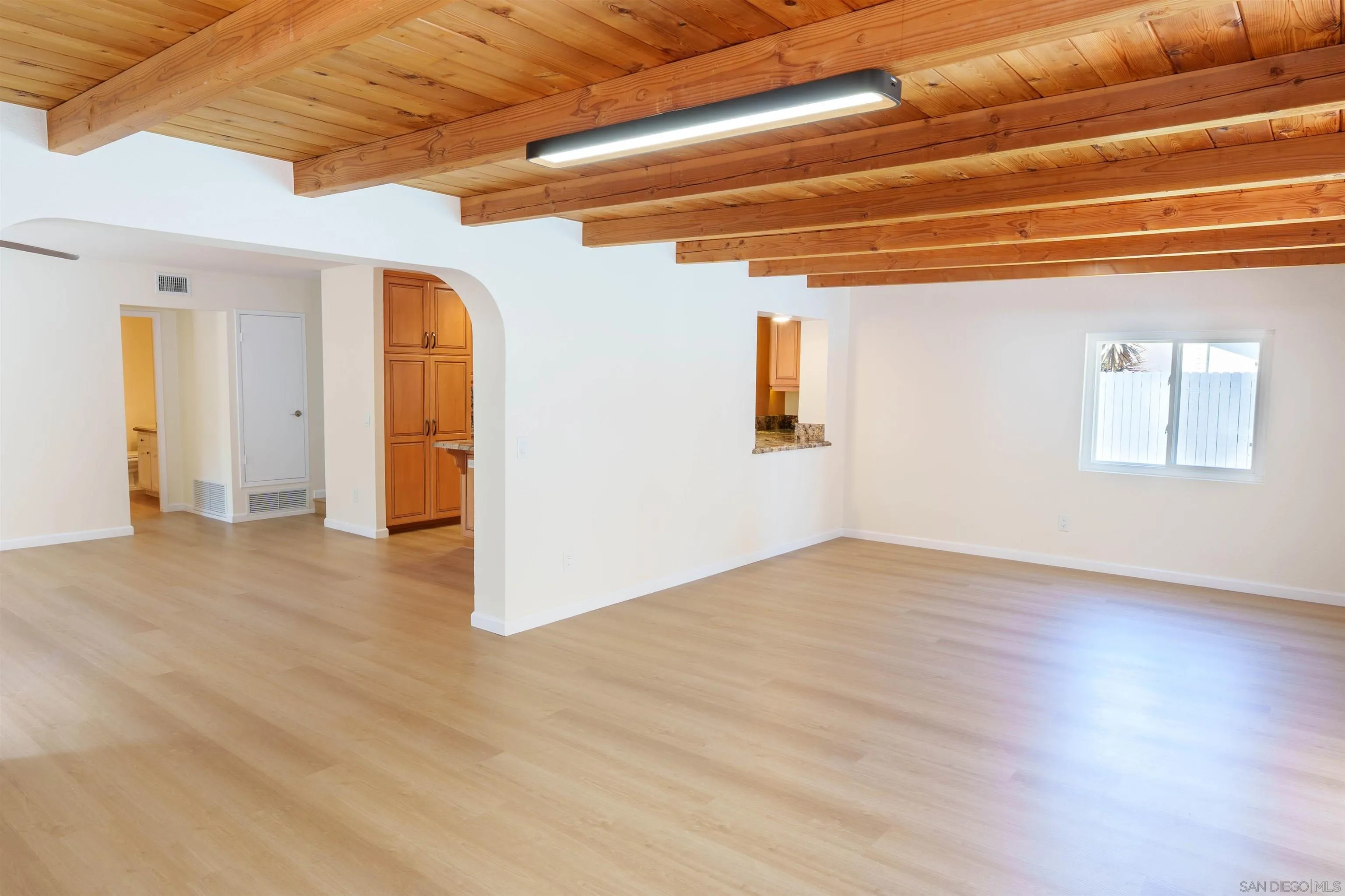 https://cdn.realtyfeed.com/cdn/127/260015109/841ef306fd9f8953c433f9cc505db62d.webp