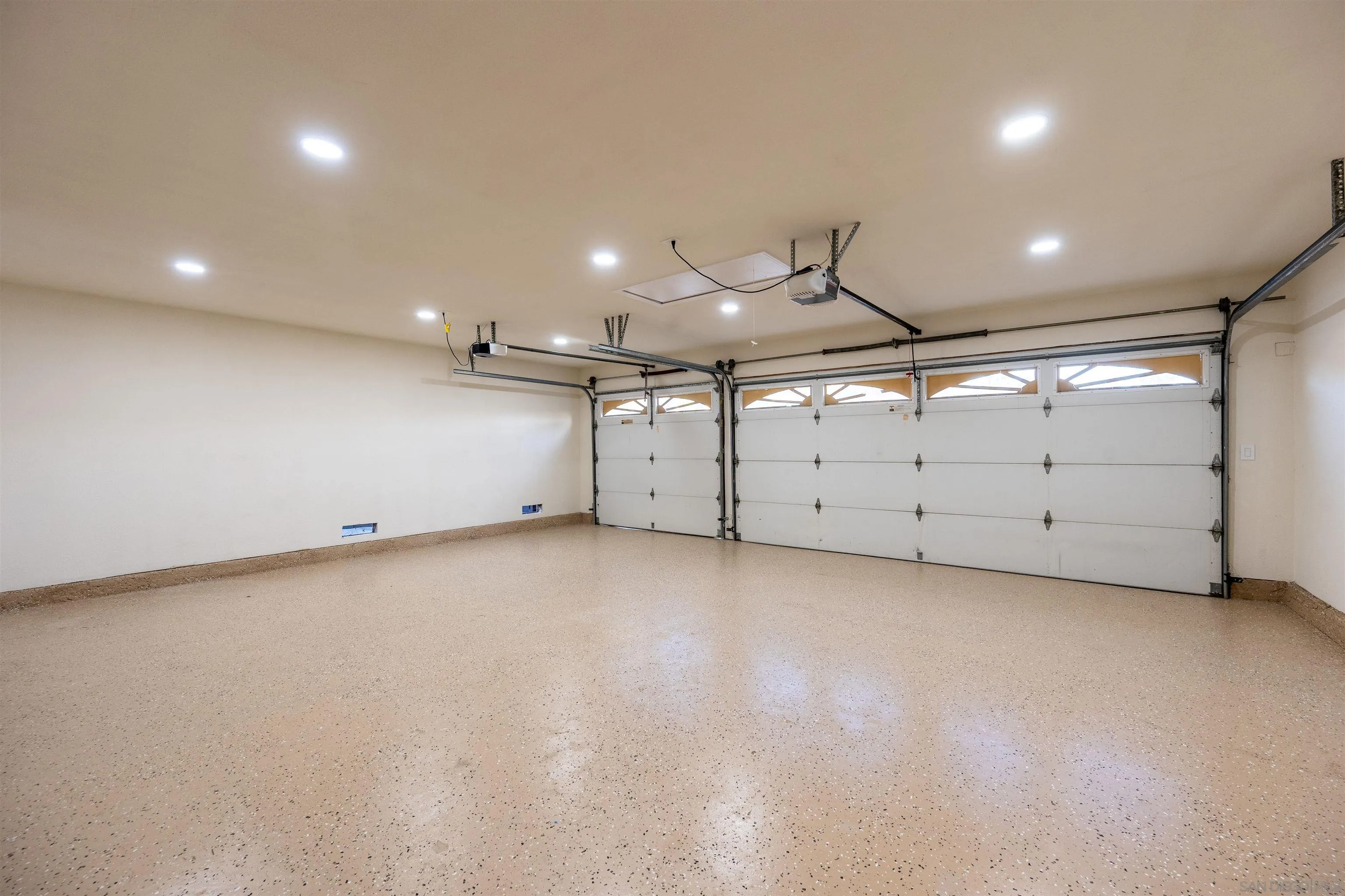 https://cdn.realtyfeed.com/cdn/127/260015109/8ad7dc757da5166f12d413058e0e93b4.webp