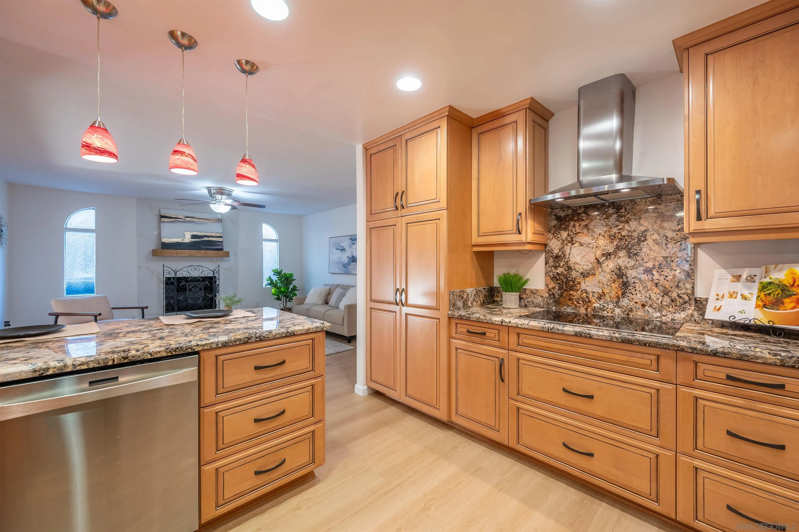 https://cdn.realtyfeed.com/cdn/127/260015109/9df16149fd95c4acfc8f1a7340db3e06.webp