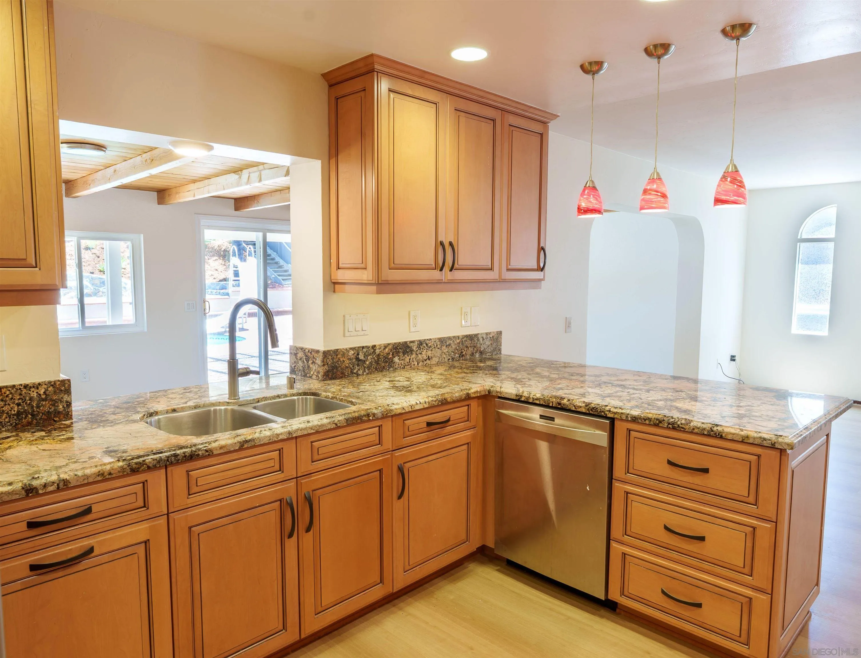 https://cdn.realtyfeed.com/cdn/127/260015109/acf3a1336e64fa649b64a409766569fd.webp