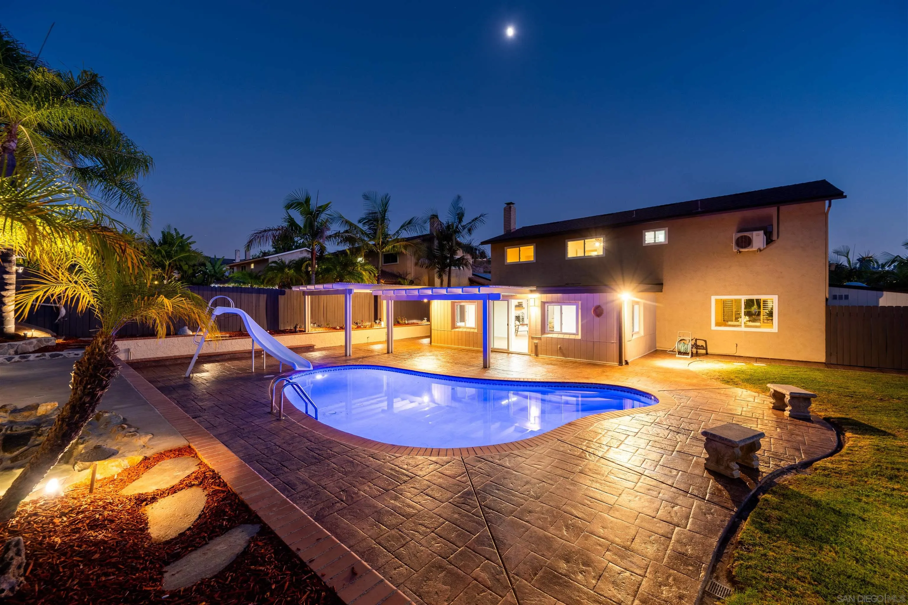 https://cdn.realtyfeed.com/cdn/127/260015109/b57f914723c6f46ed98ea4127ad4760a.webp