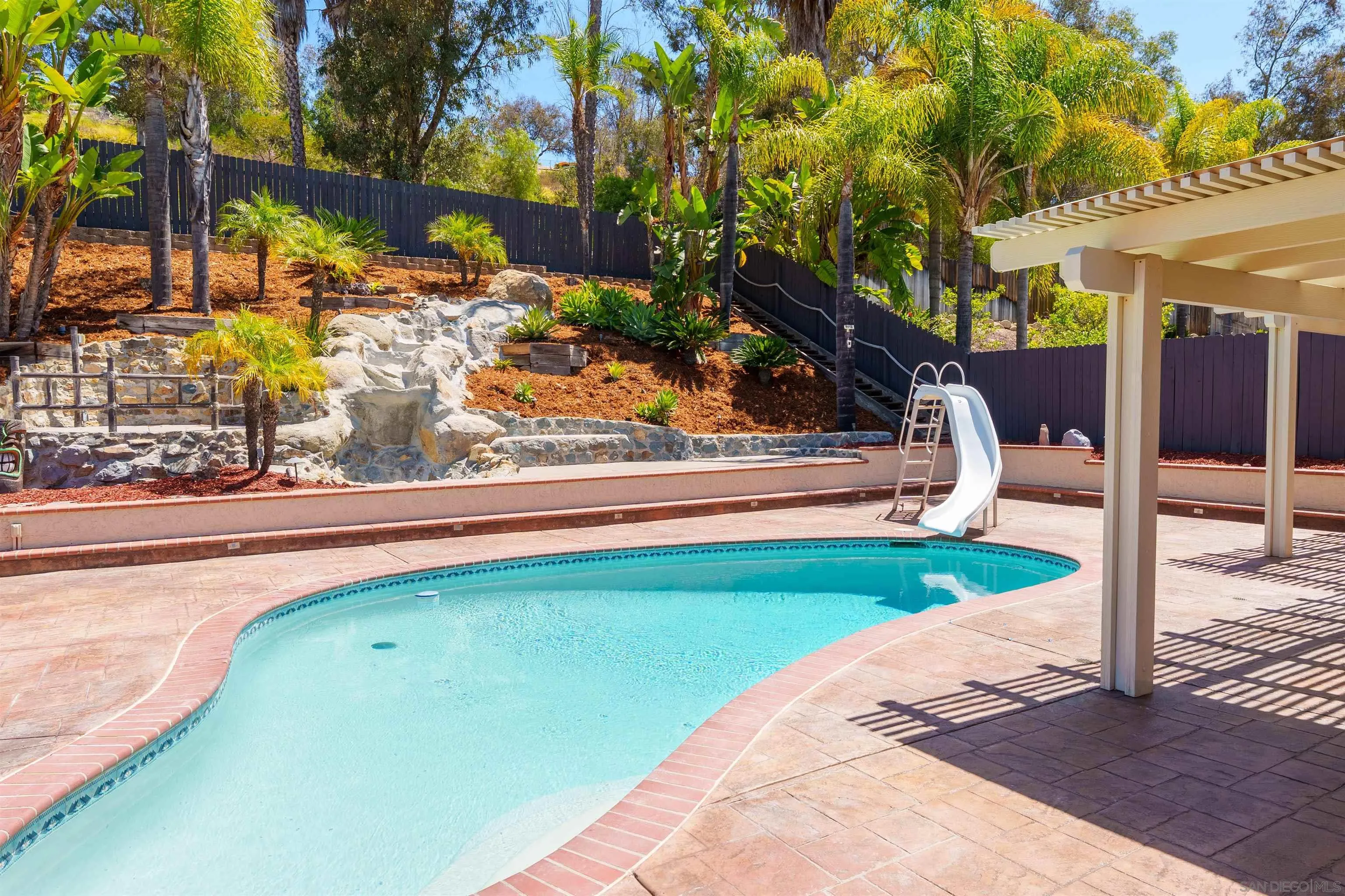 https://cdn.realtyfeed.com/cdn/127/260015109/b5d37569e921e195715933551d2f3e2b.webp