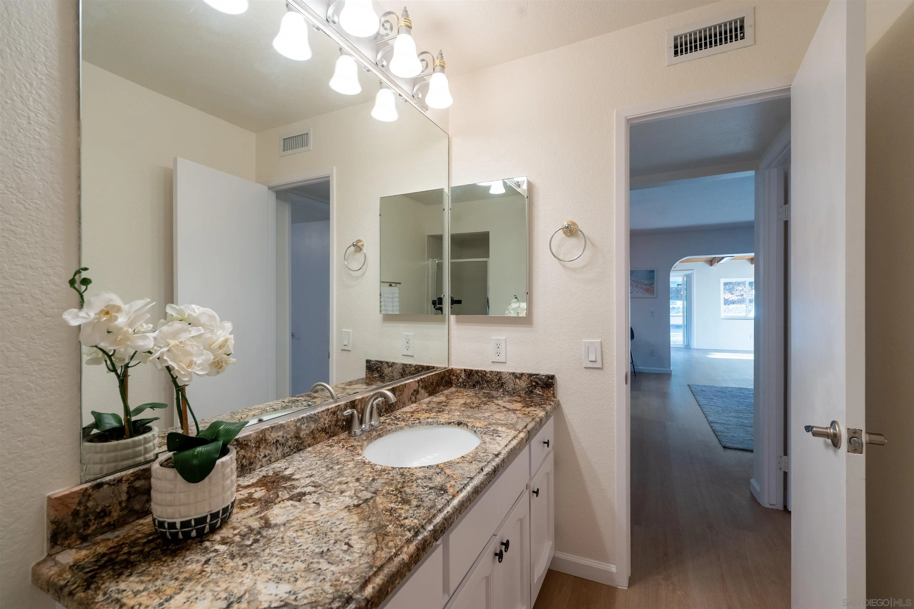 https://cdn.realtyfeed.com/cdn/127/260015109/b77311cad3626eae6299524d8fa3d02b.webp