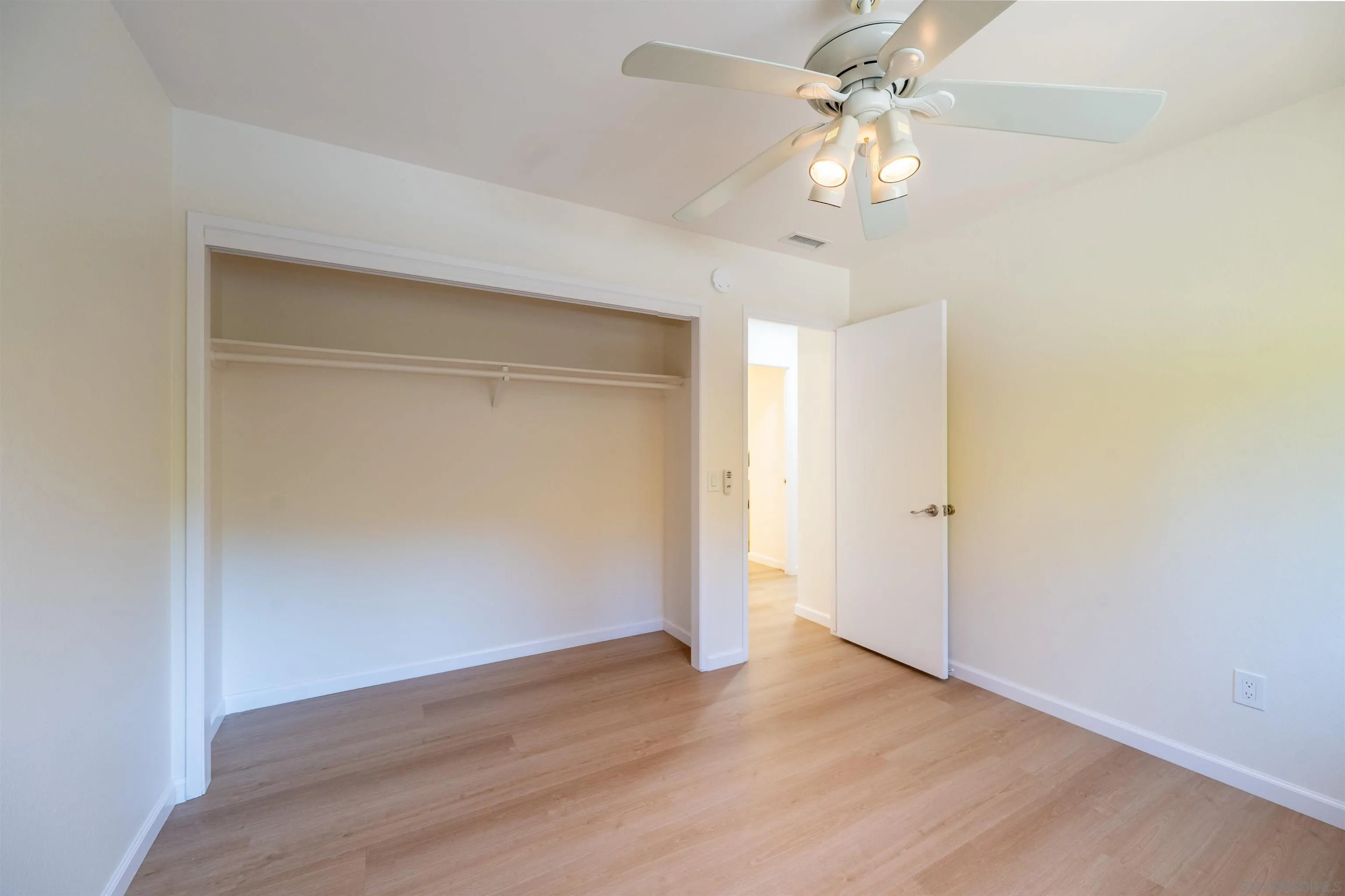 https://cdn.realtyfeed.com/cdn/127/260015109/cf372875a8cba21ff4d22ff32f90deb2.webp