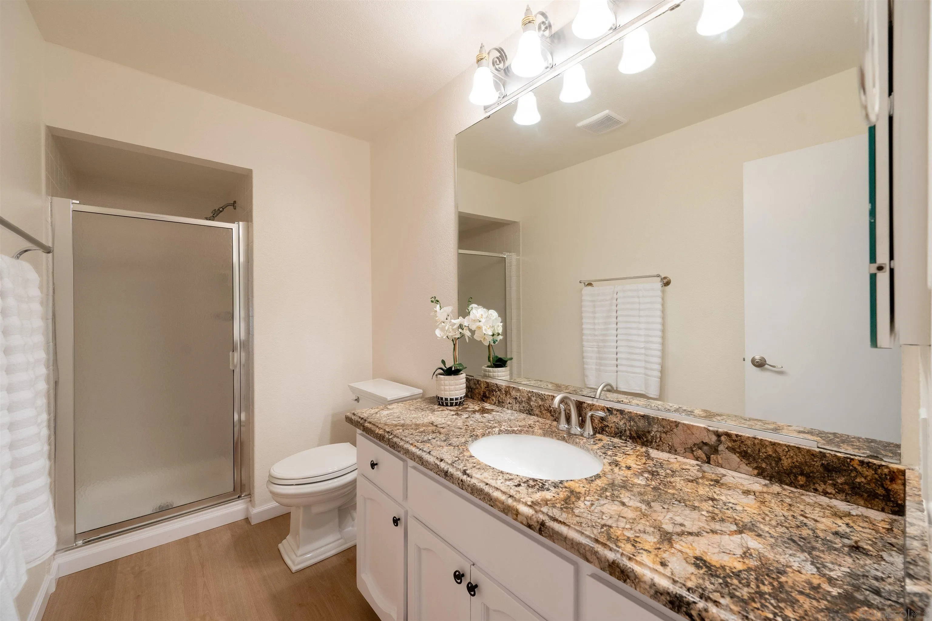 https://cdn.realtyfeed.com/cdn/127/260015109/e739b0e2b53beb7669864ffe71a430dc.webp