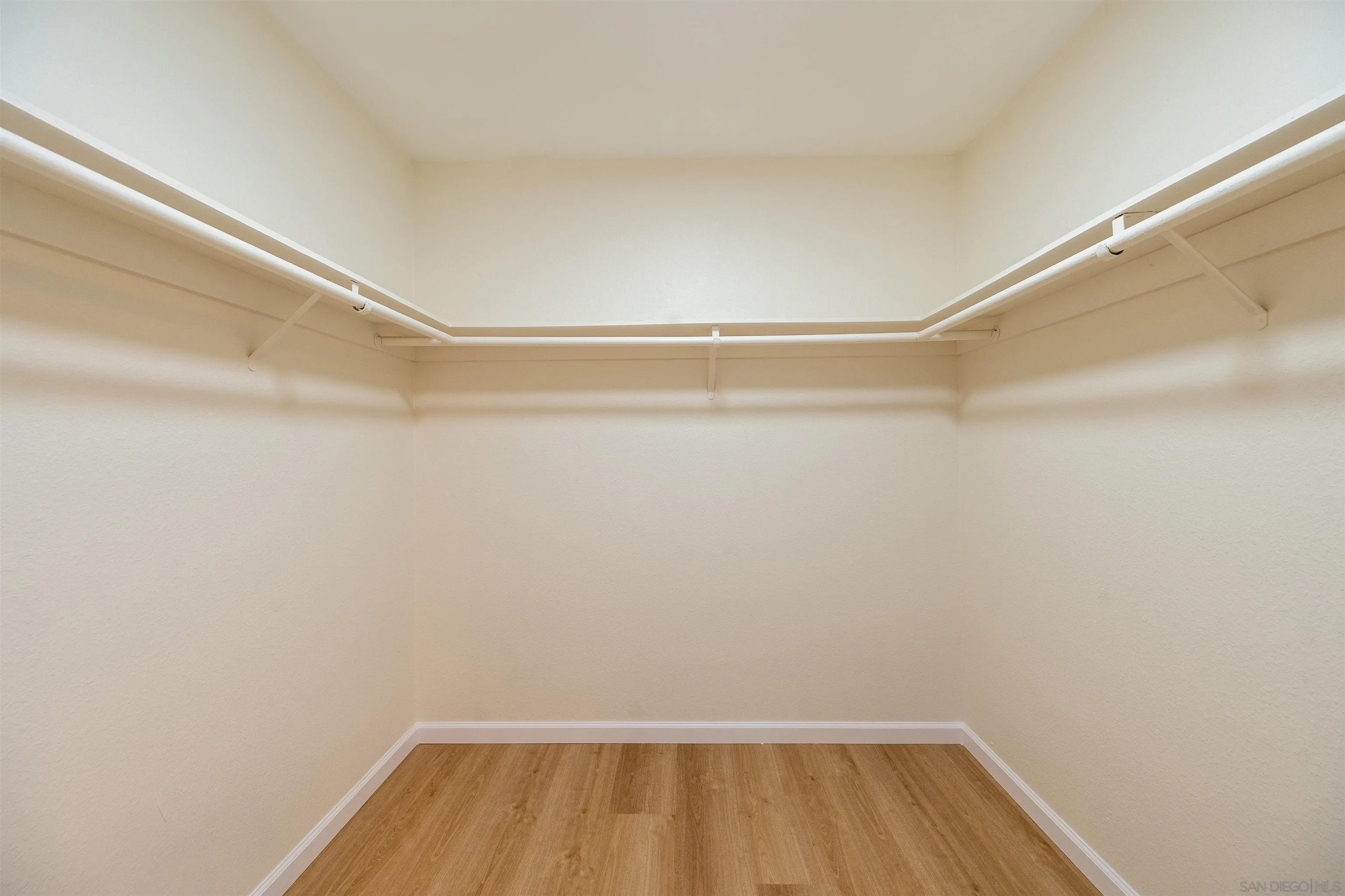 https://cdn.realtyfeed.com/cdn/127/260015109/ff2a3249d7e482cce5992b11f1388f07.webp
