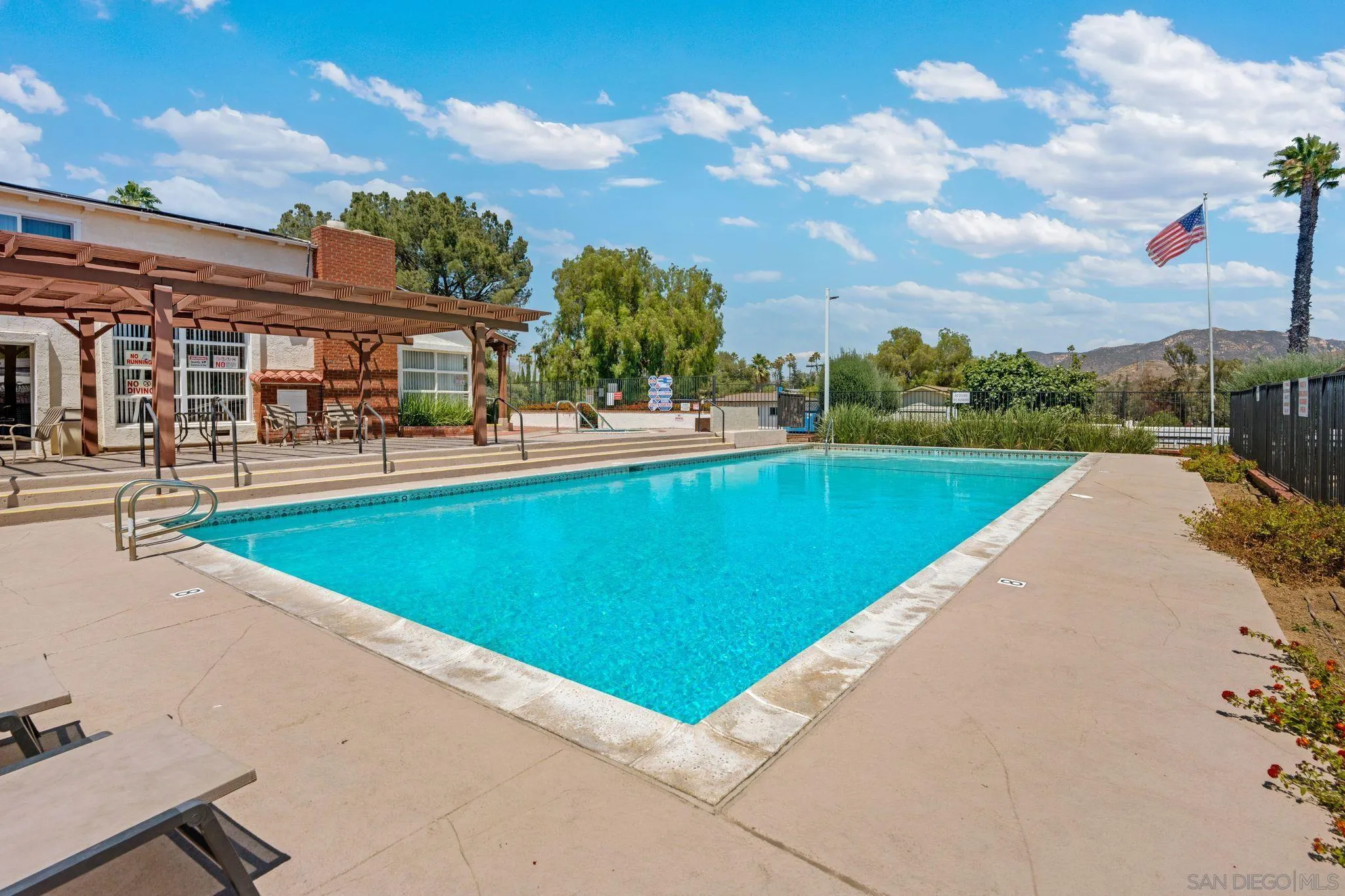 https://cdn.realtyfeed.com/cdn/127/260015113/23dfe82b2e0c5da26abee5b3f76a5b46.webp