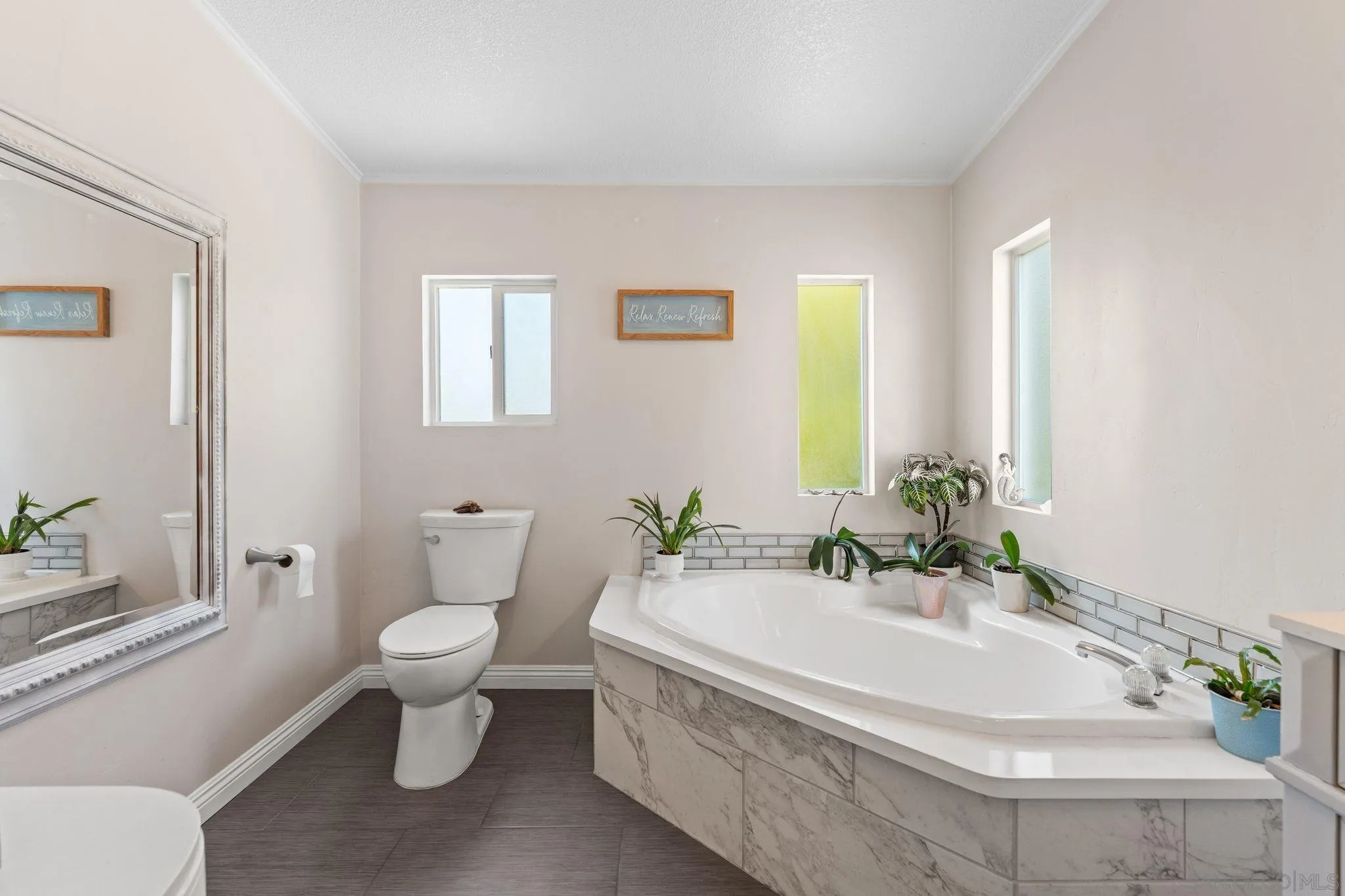 https://cdn.realtyfeed.com/cdn/127/260015113/450cc764263eaf06777bace67cebedd8.webp