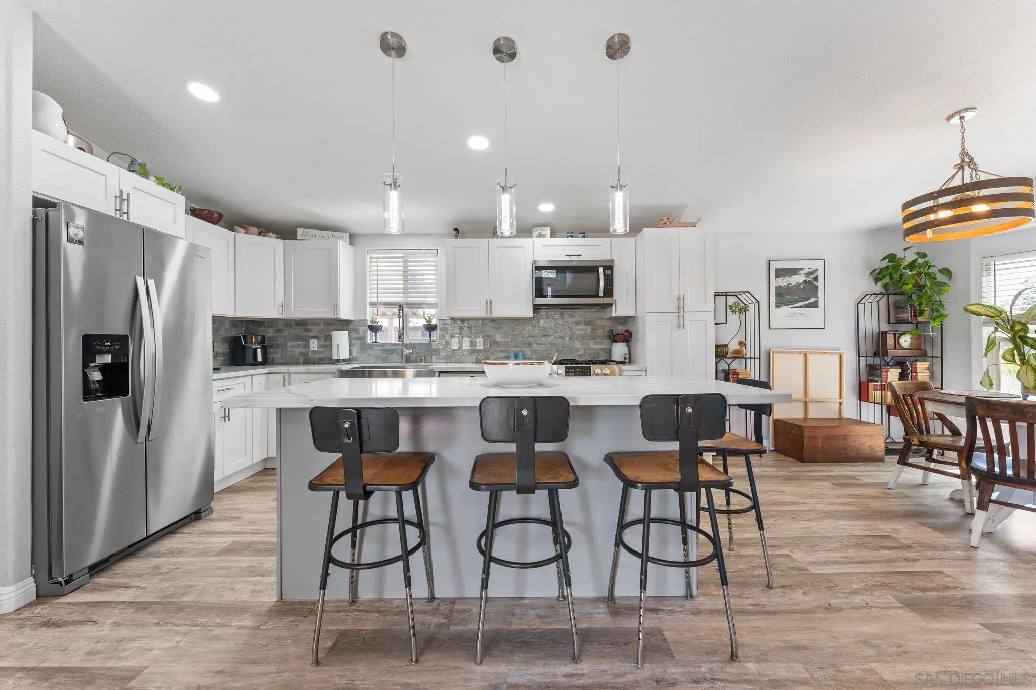 https://cdn.realtyfeed.com/cdn/127/260015113/6b1024d66ca67cf5a130f8b16e96125d.webp